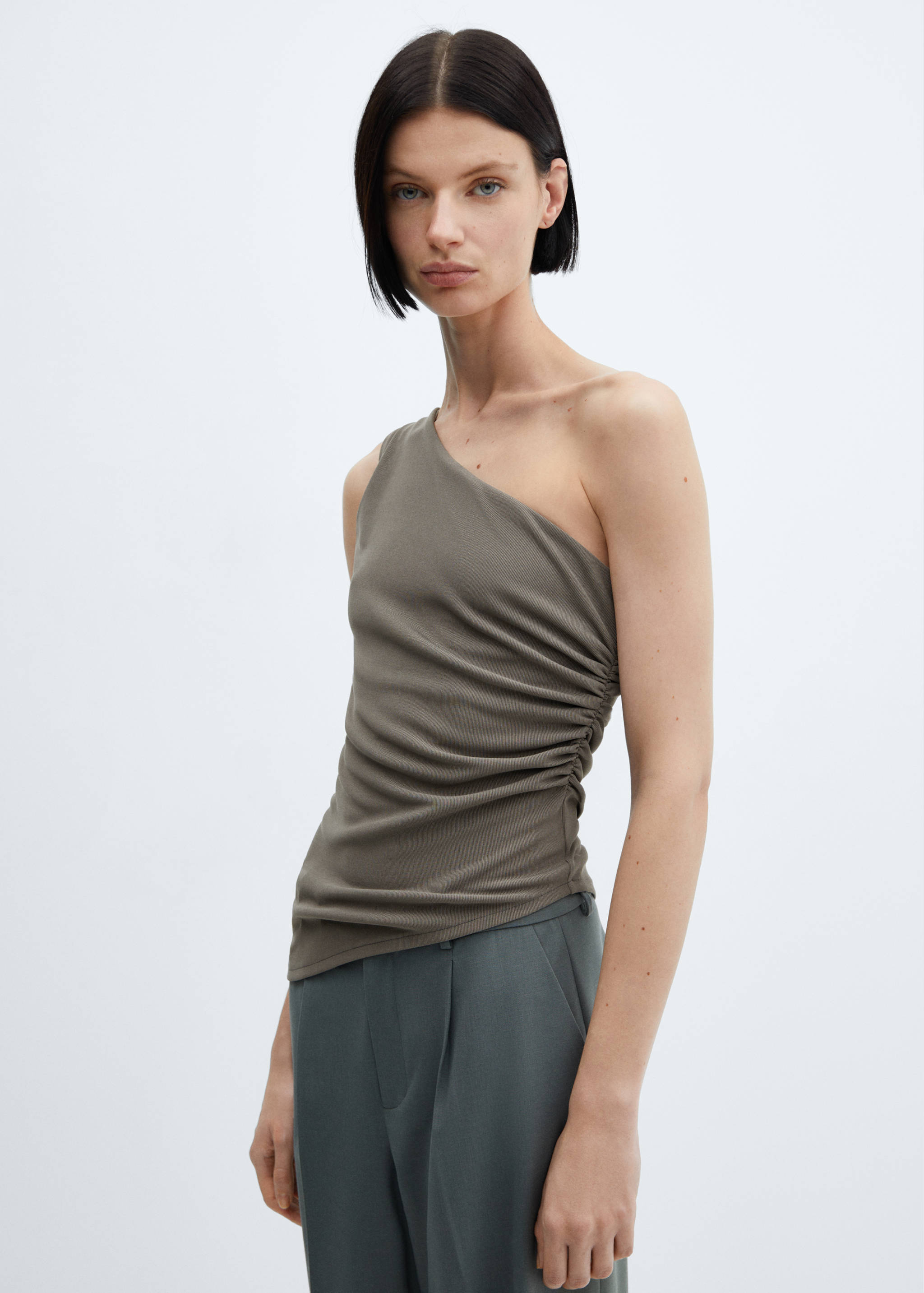 Asymmetric design top - Medium plane