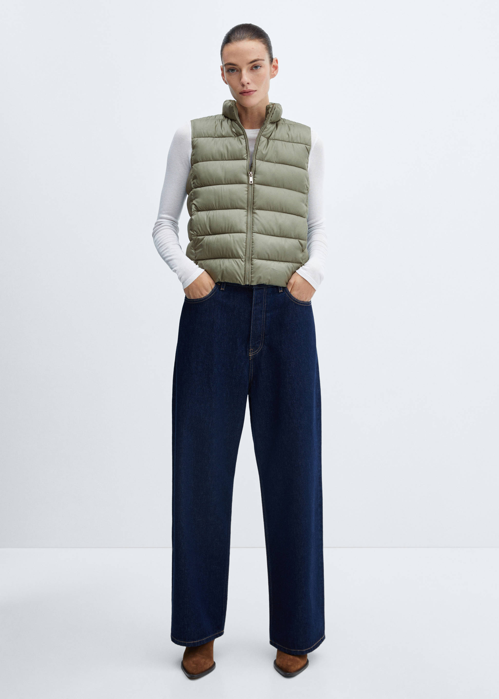 Ultra-light quilted gilet - General plane