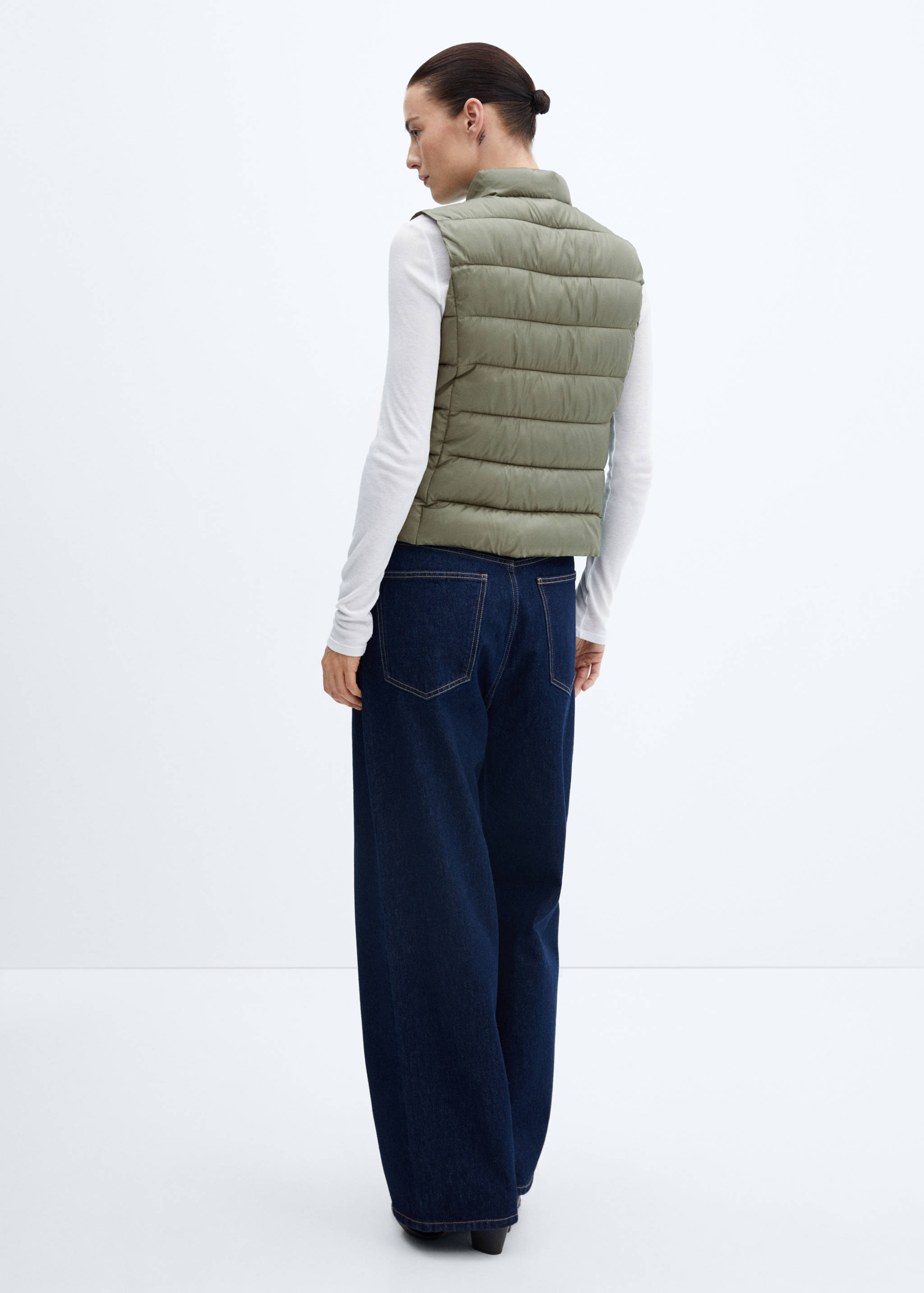 Ultra-light quilted gilet - Reverse of the article