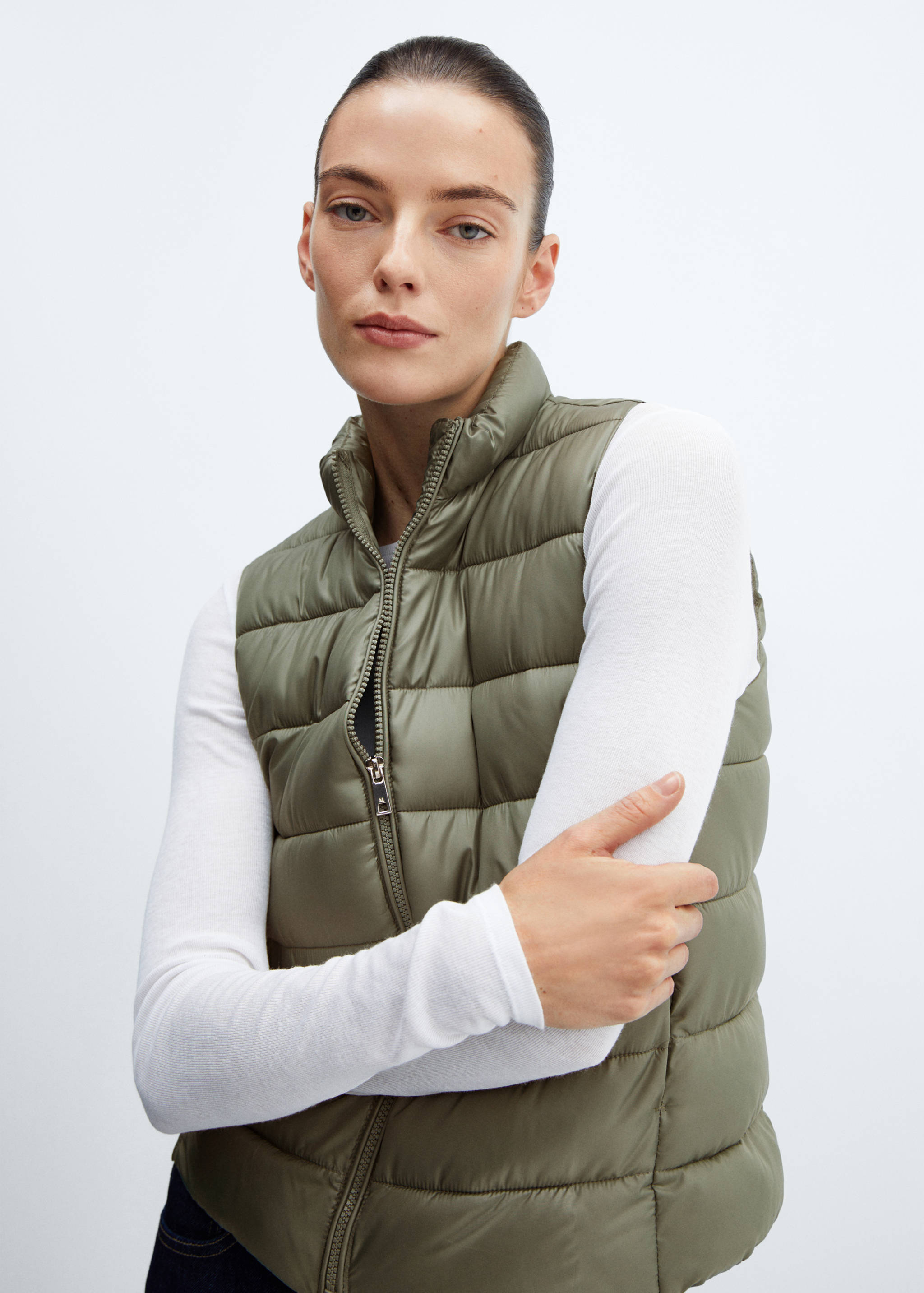 Ultra-light quilted gilet - Details of the article 1