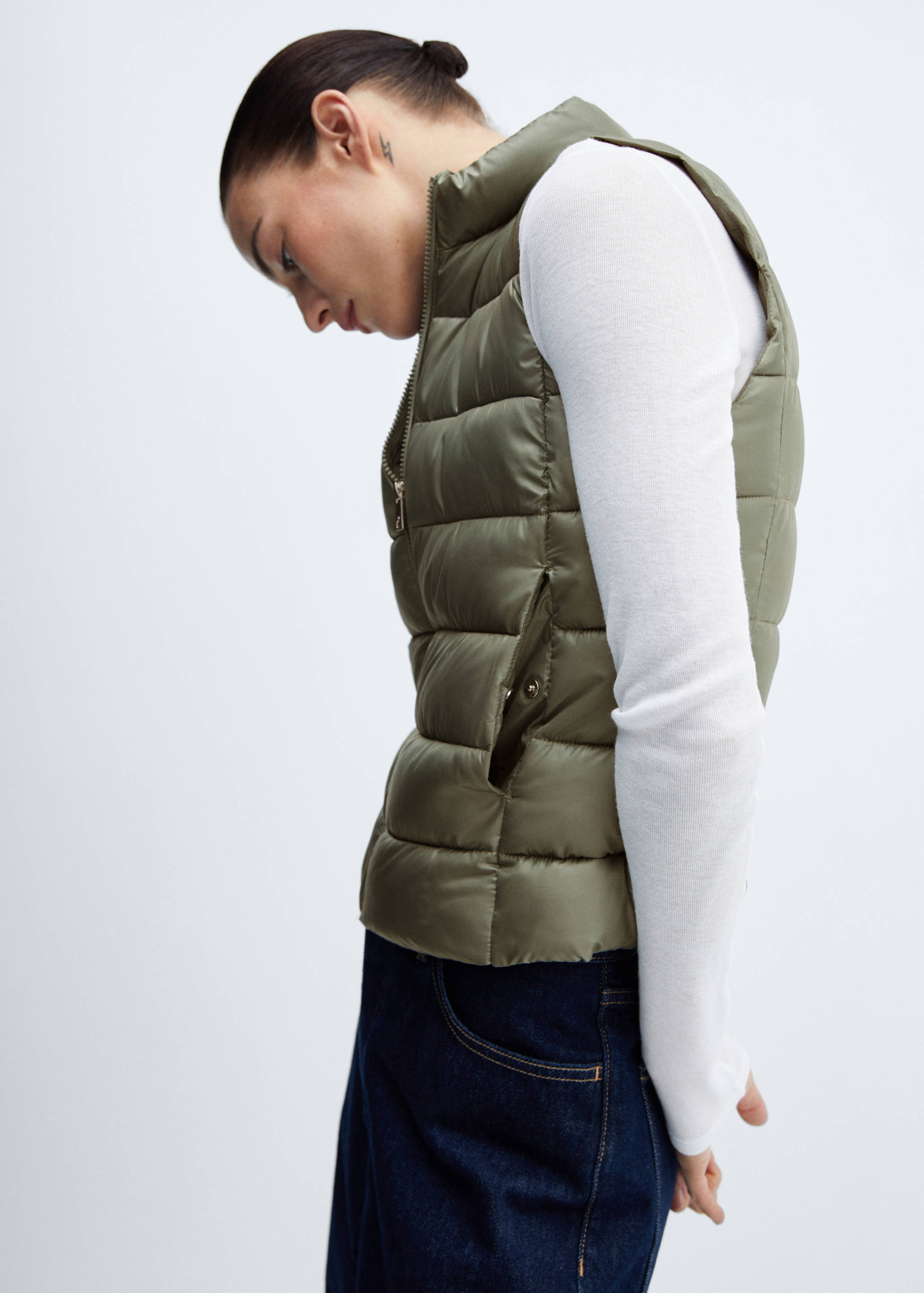 Ultra-light quilted gilet - Details of the article 2