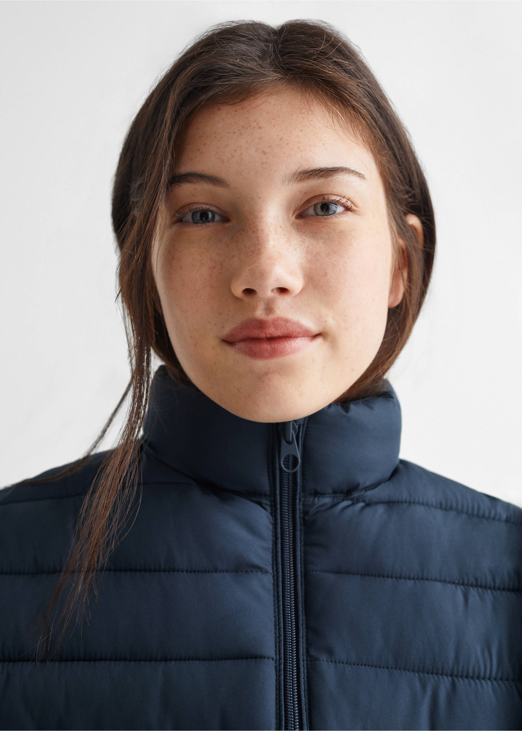 Quilted gilet - Details of the article 1, Dark Navy. Ref: 67092911-00.
