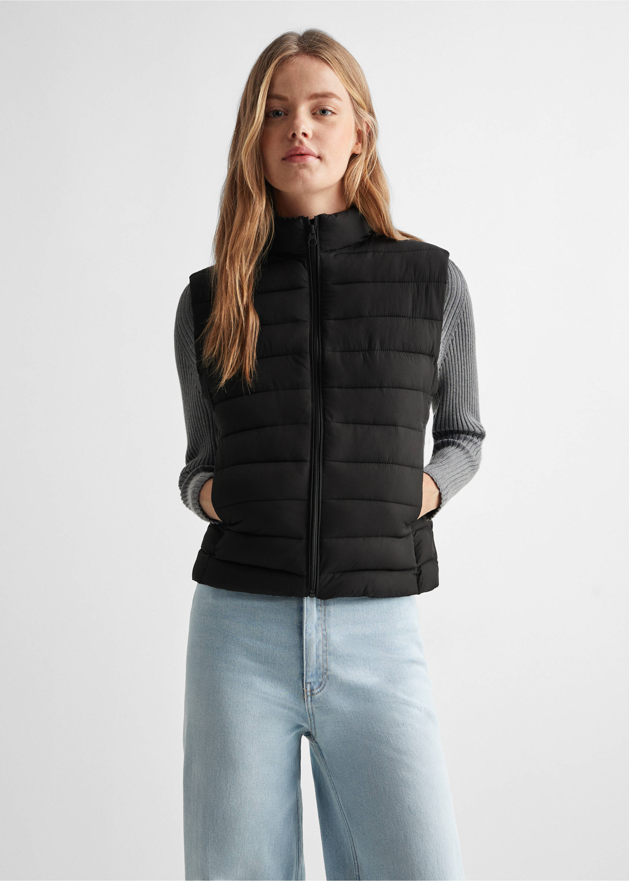 Quilted gilet - Medium plane, Black. Ref: 67092911-00.