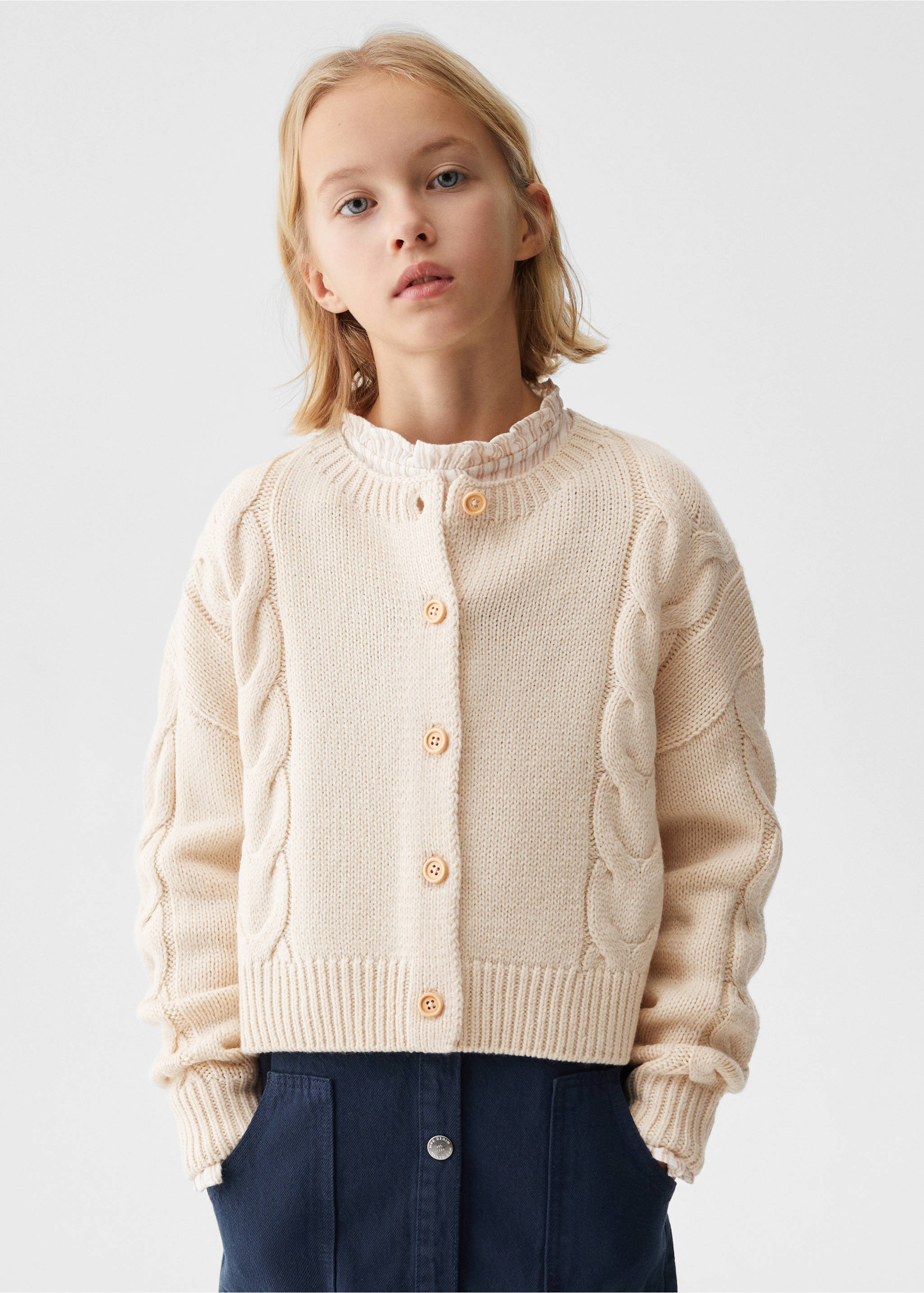 Knitted braided cardigan - Medium plane, Sand. Ref: 67092919-00.