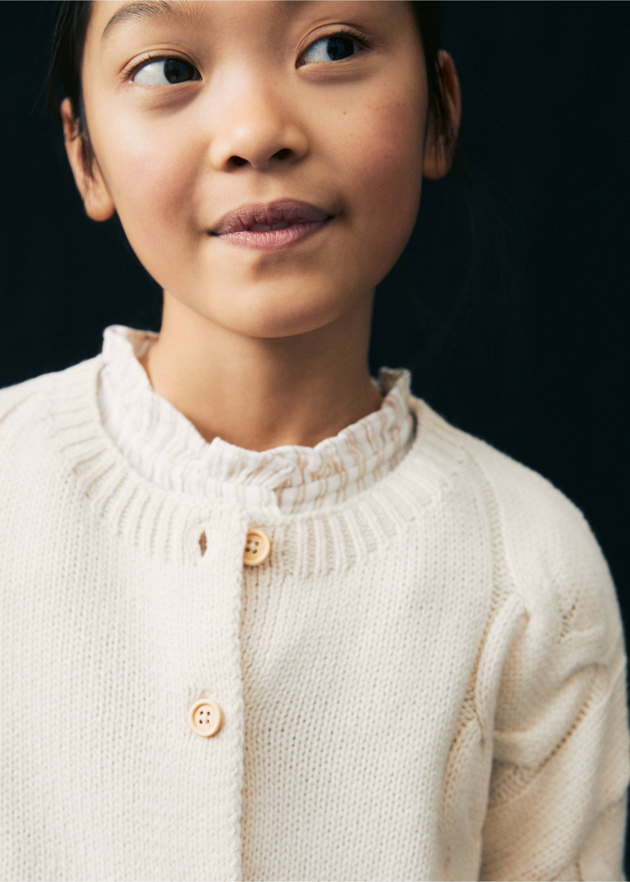 Knitted braided cardigan - Details of the article 5, Sand. Ref: 67092919-00.