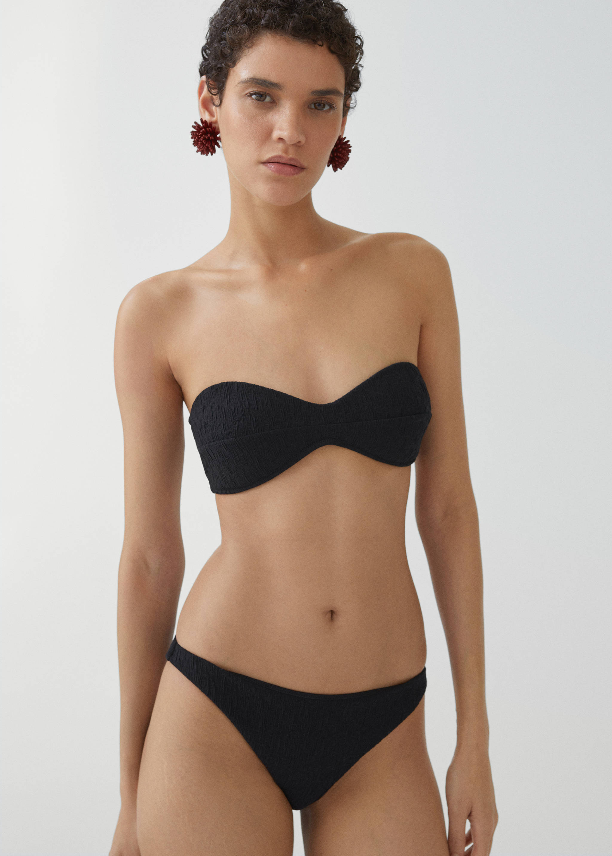 Braguita bikini clásica textura - Plano medio