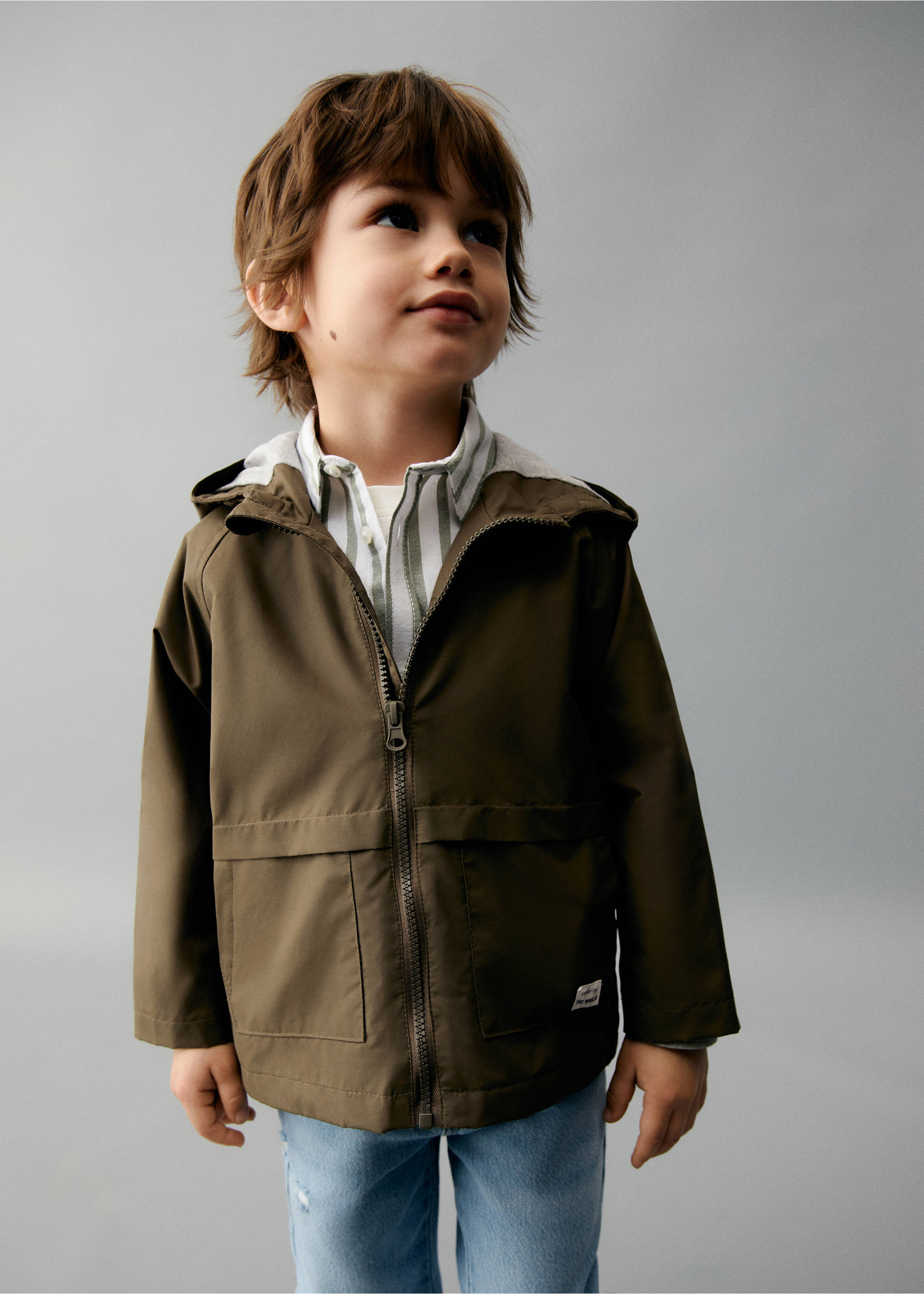 Parka capuche - Plan moyen, Kaki. Ref: 67094012-00.