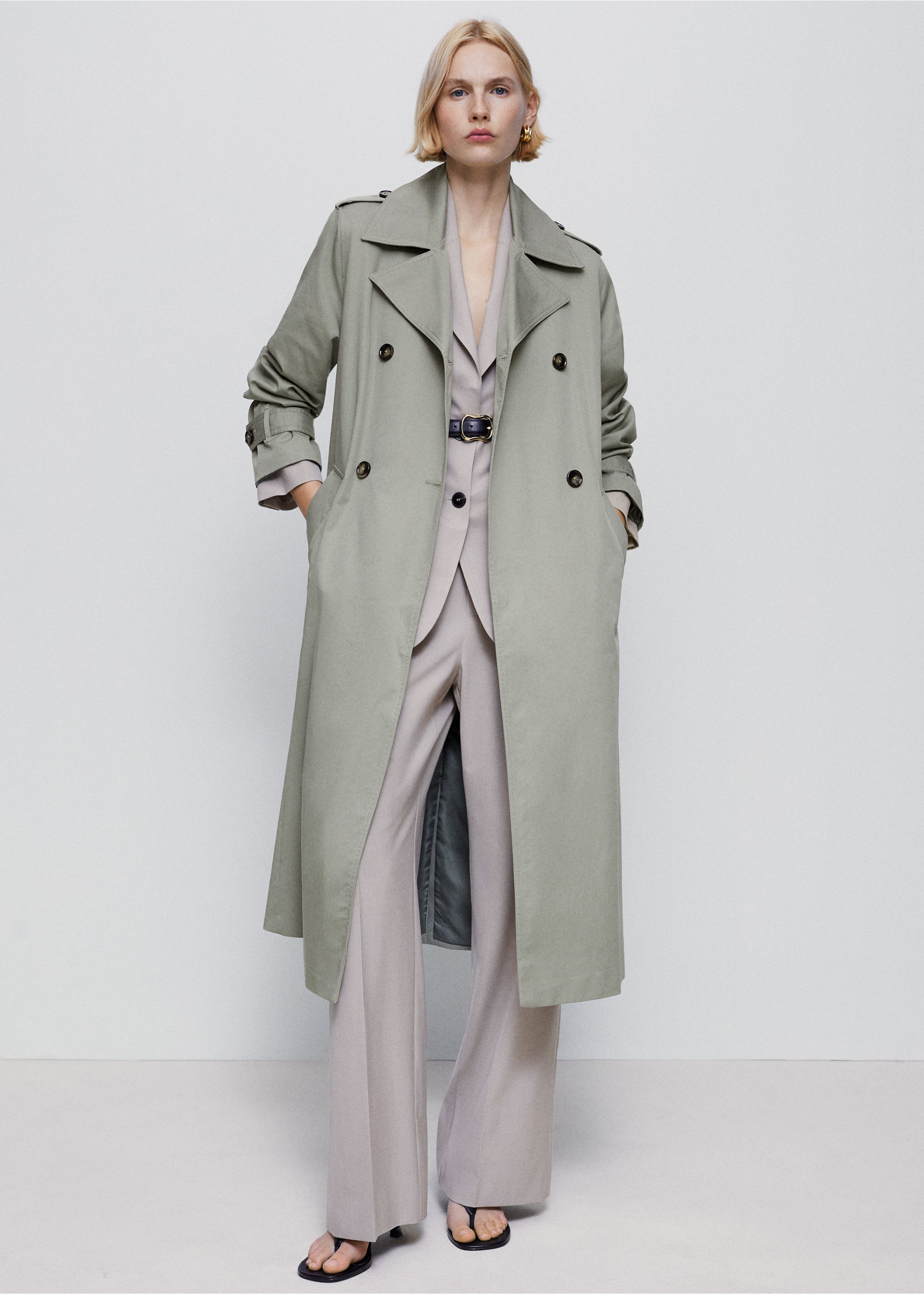 Double-breasted trench coat - Details of the article 7