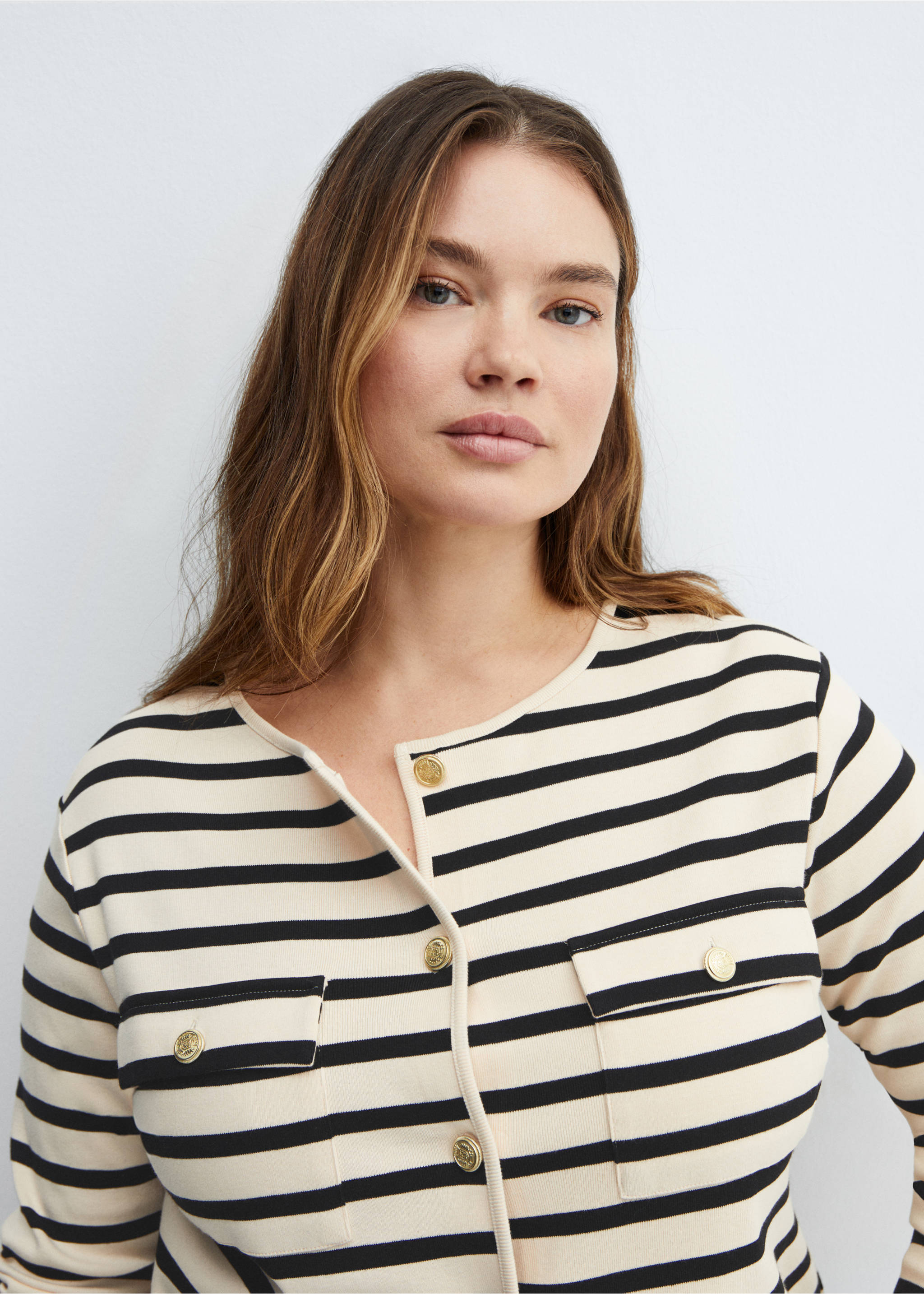 Striped cardigan with buttons - Details of the article 4, Ecru. Ref: 67094036-00.