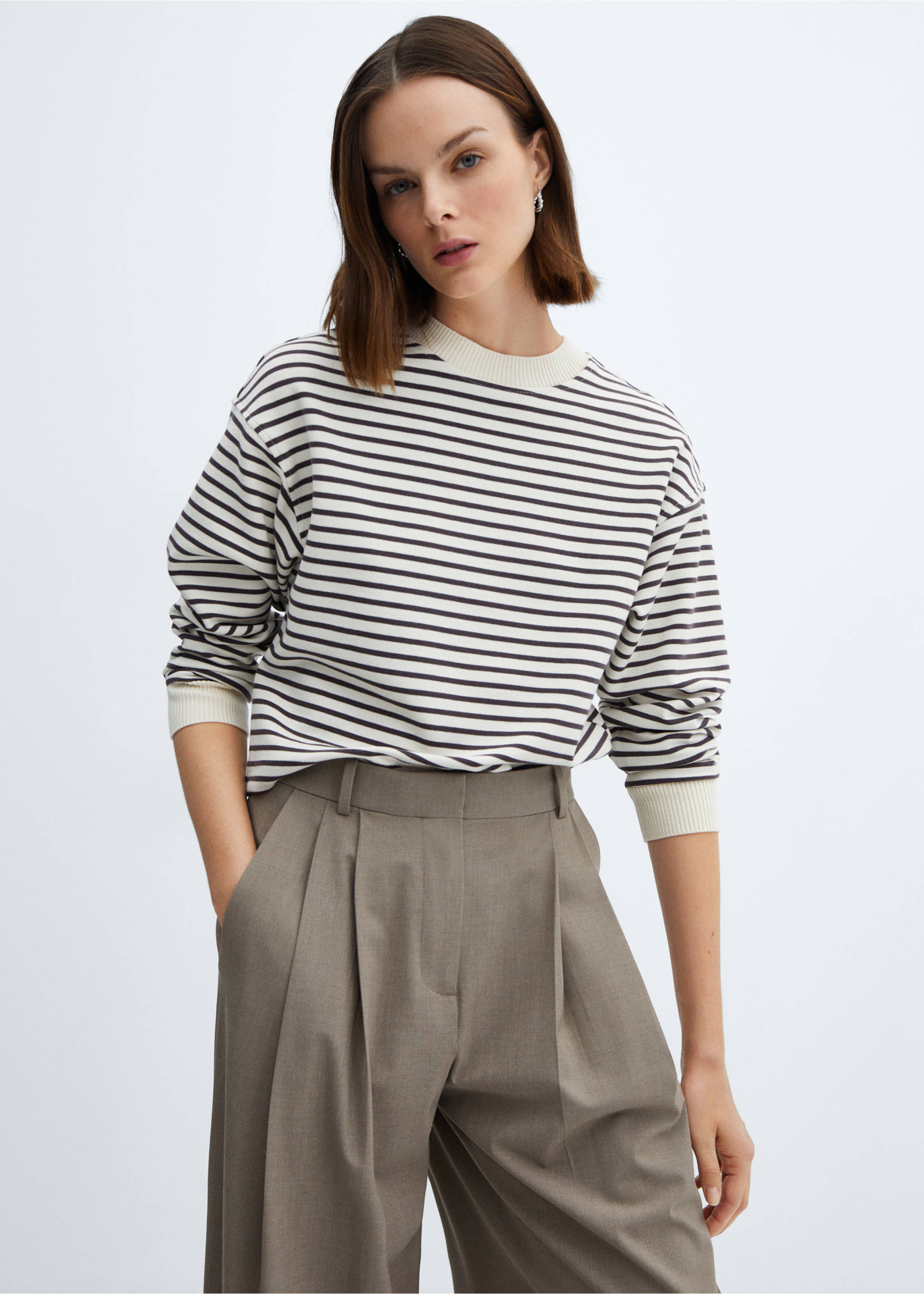 Striped knitted sweatshirt - Medium plane, Ecru. Ref: 67094042-00.