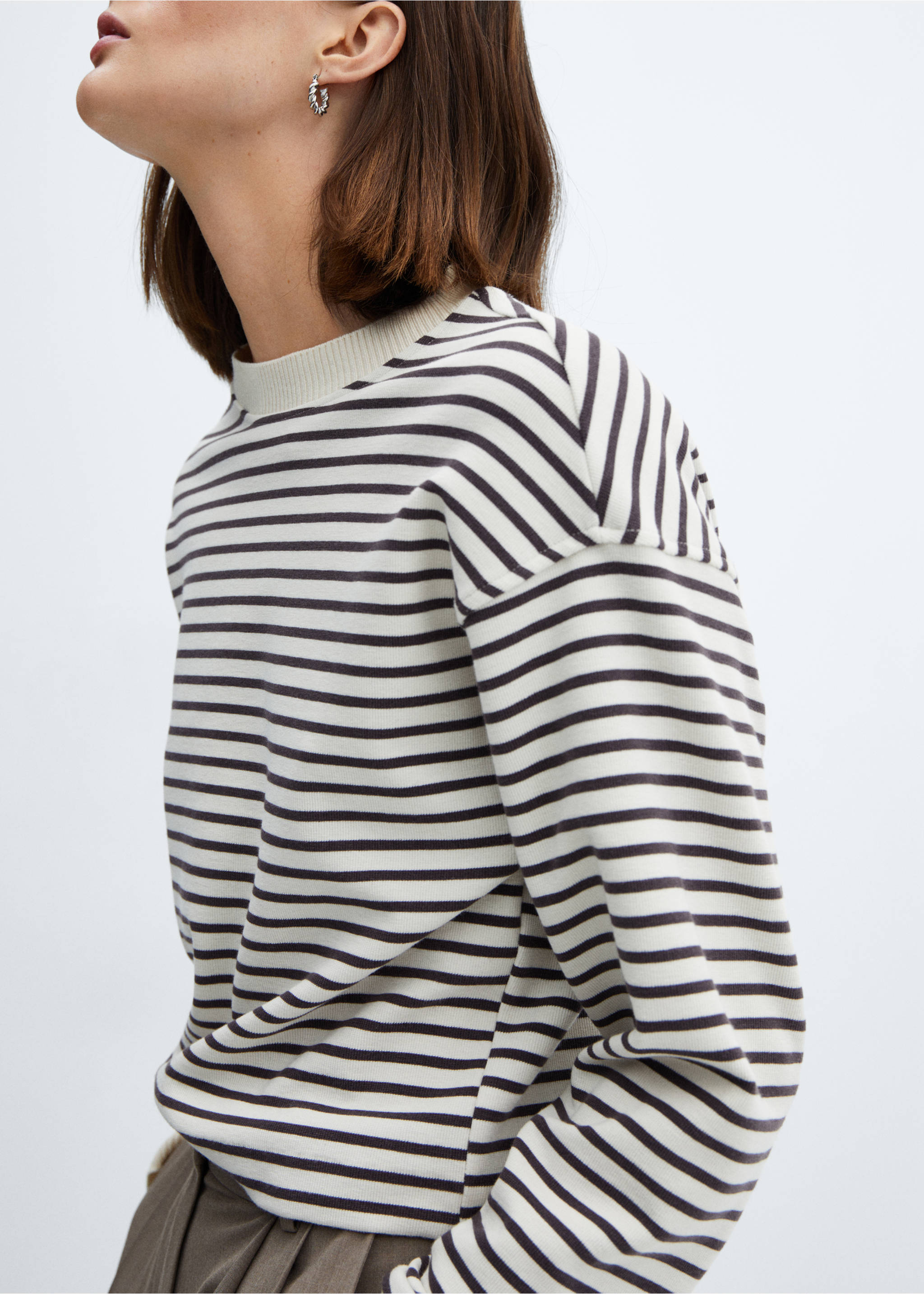 Striped knitted sweatshirt - Details of the article 6, Ecru. Ref: 67094042-00.