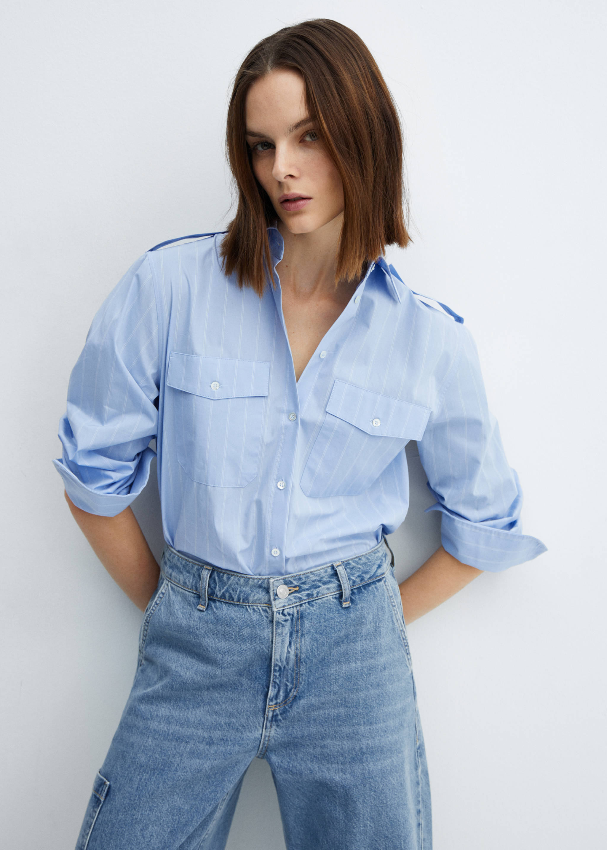 Calças de ganga loose fit com estilo cargo e bolsos - Pormenor do artigo 1