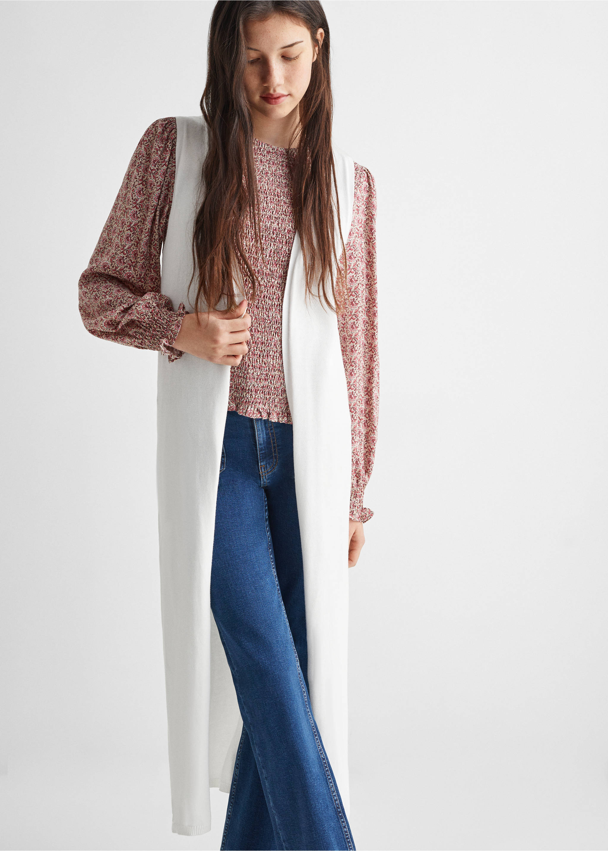 Lange Strickweste - Mittlere Ansicht, Cremeweiß. Ref: 67094442-00.