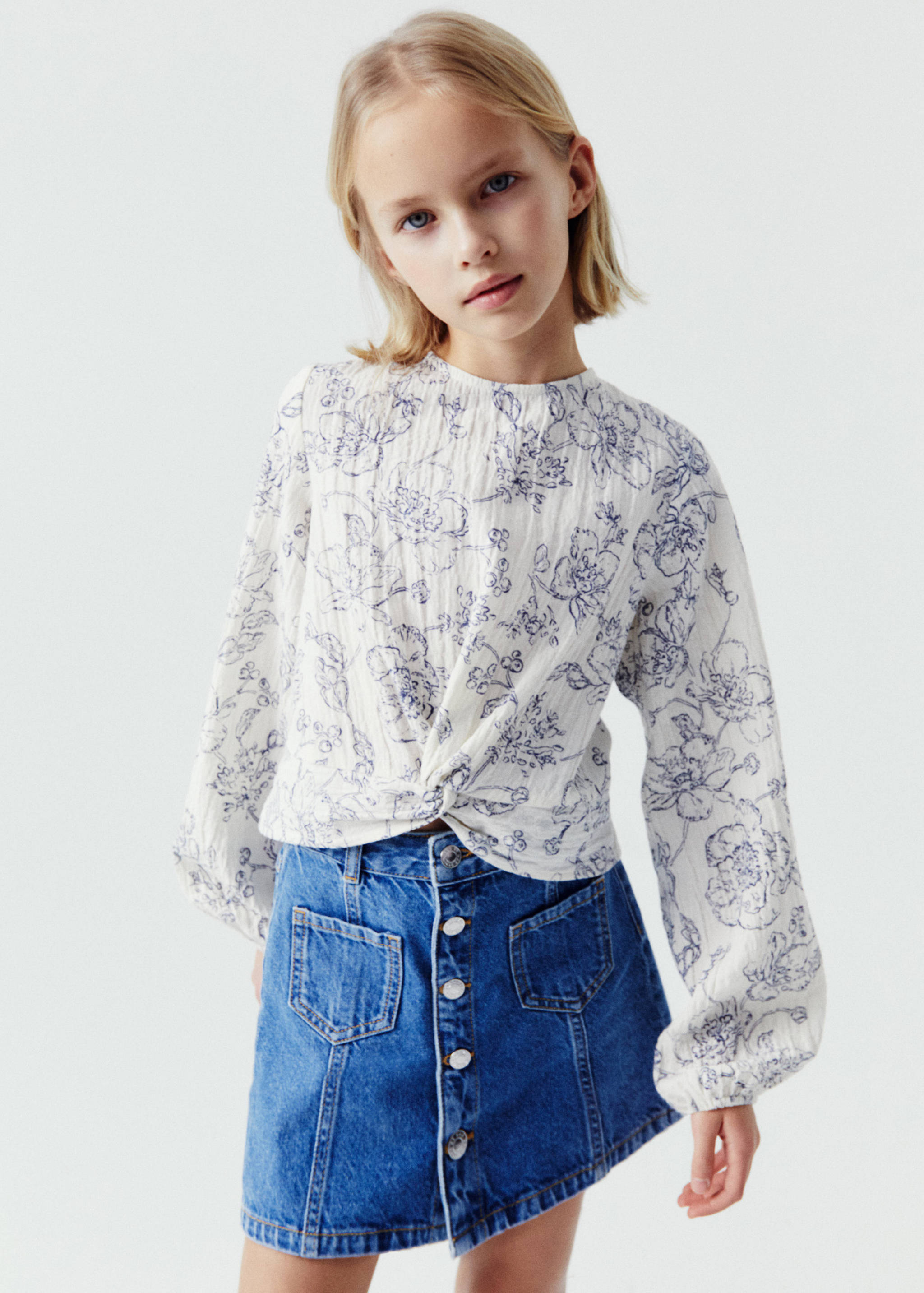 Buttoned denim skirt - Details of the article 5