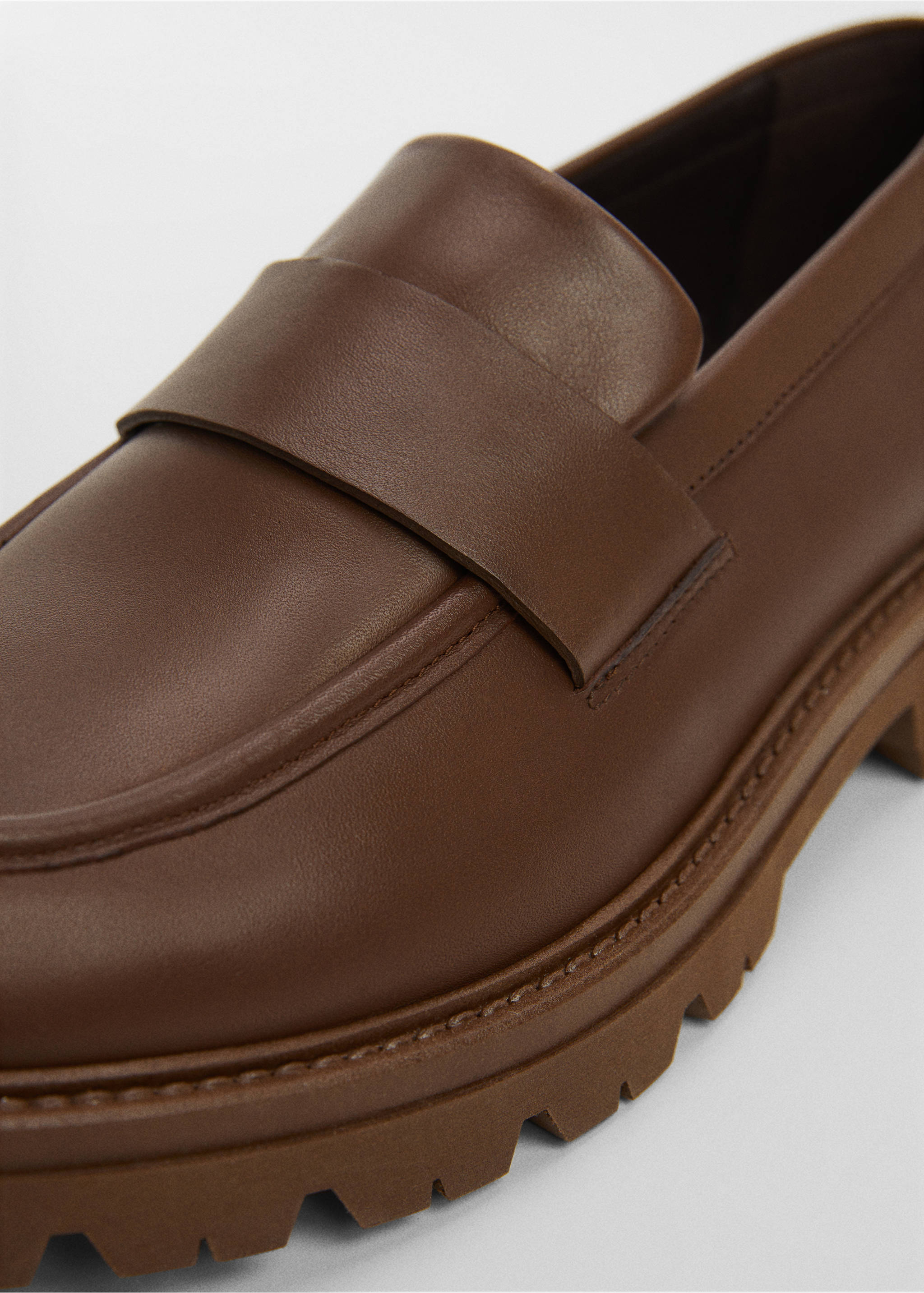 Leather moccasin with track sole - Details of the article 2, Chocolate. Ref: 67094470-00.