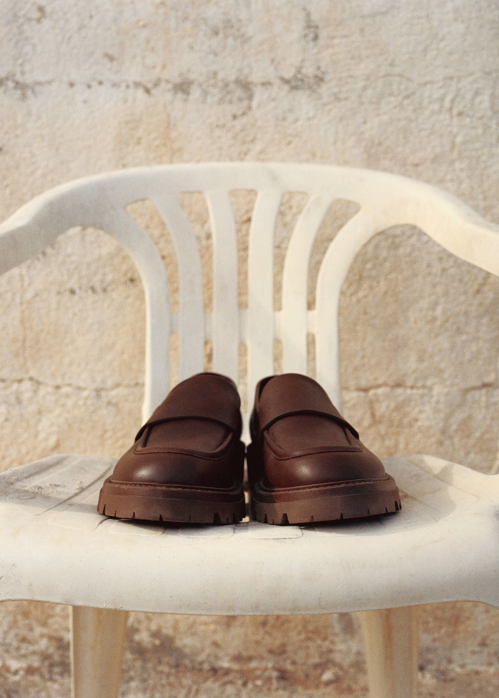 Leather moccasin with track sole - Details of the article 9, Chocolate. Ref: 67094470-00.