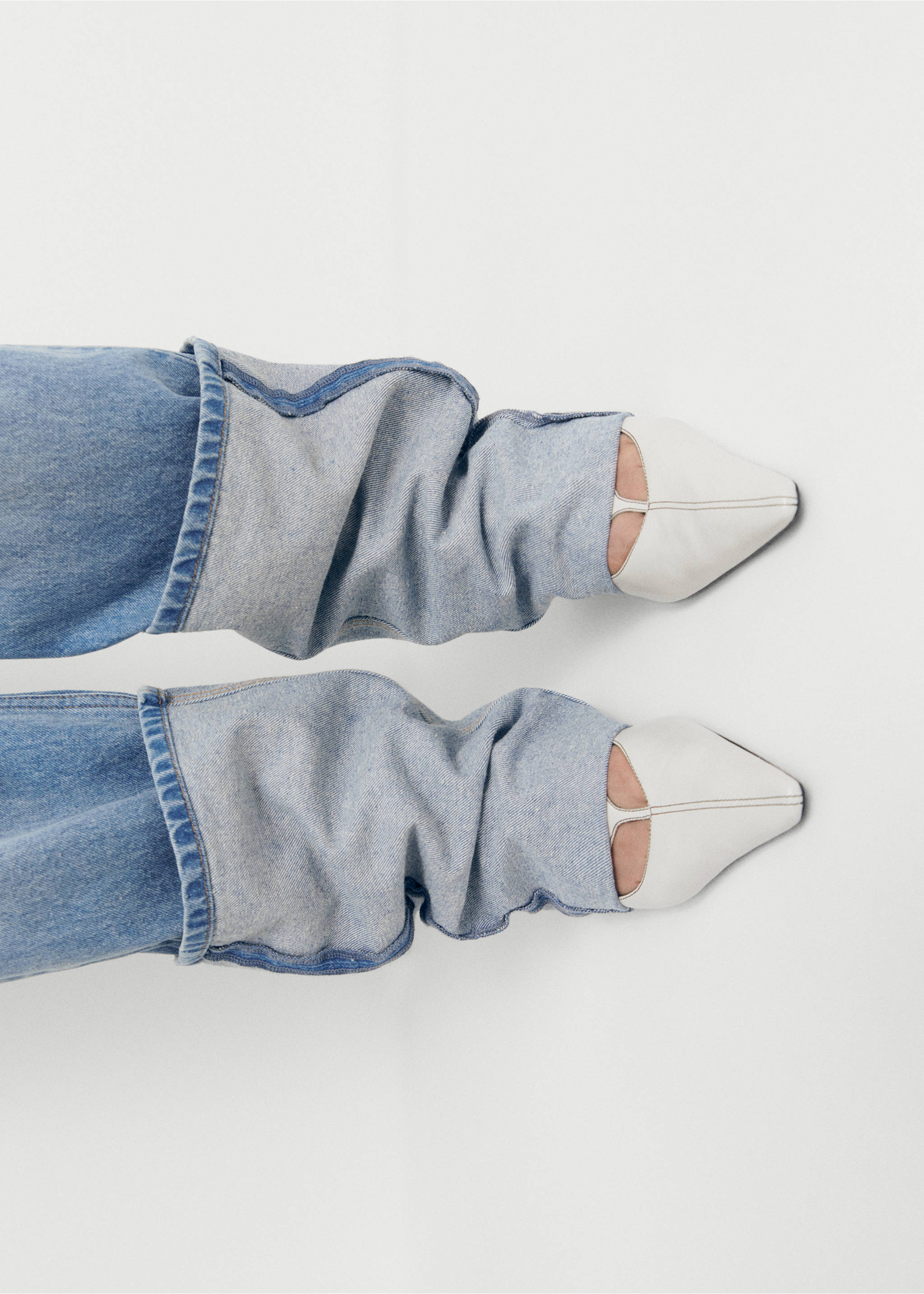 Turned-up straight jeans - Details of the article 4, Medium Blue. Ref: 67094474-00.