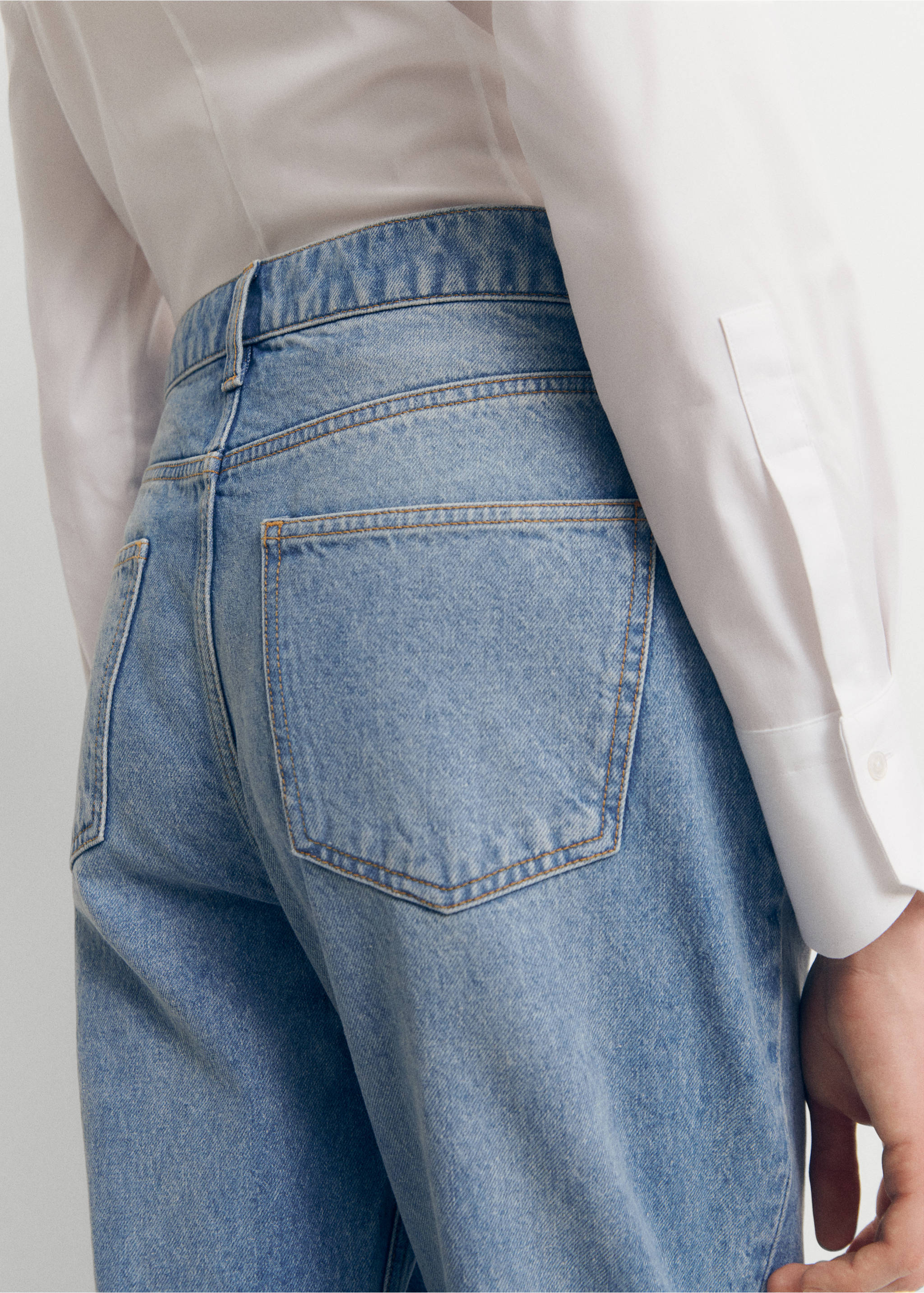 Turned-up straight jeans - Details of the article 6, Medium Blue. Ref: 67094474-00.