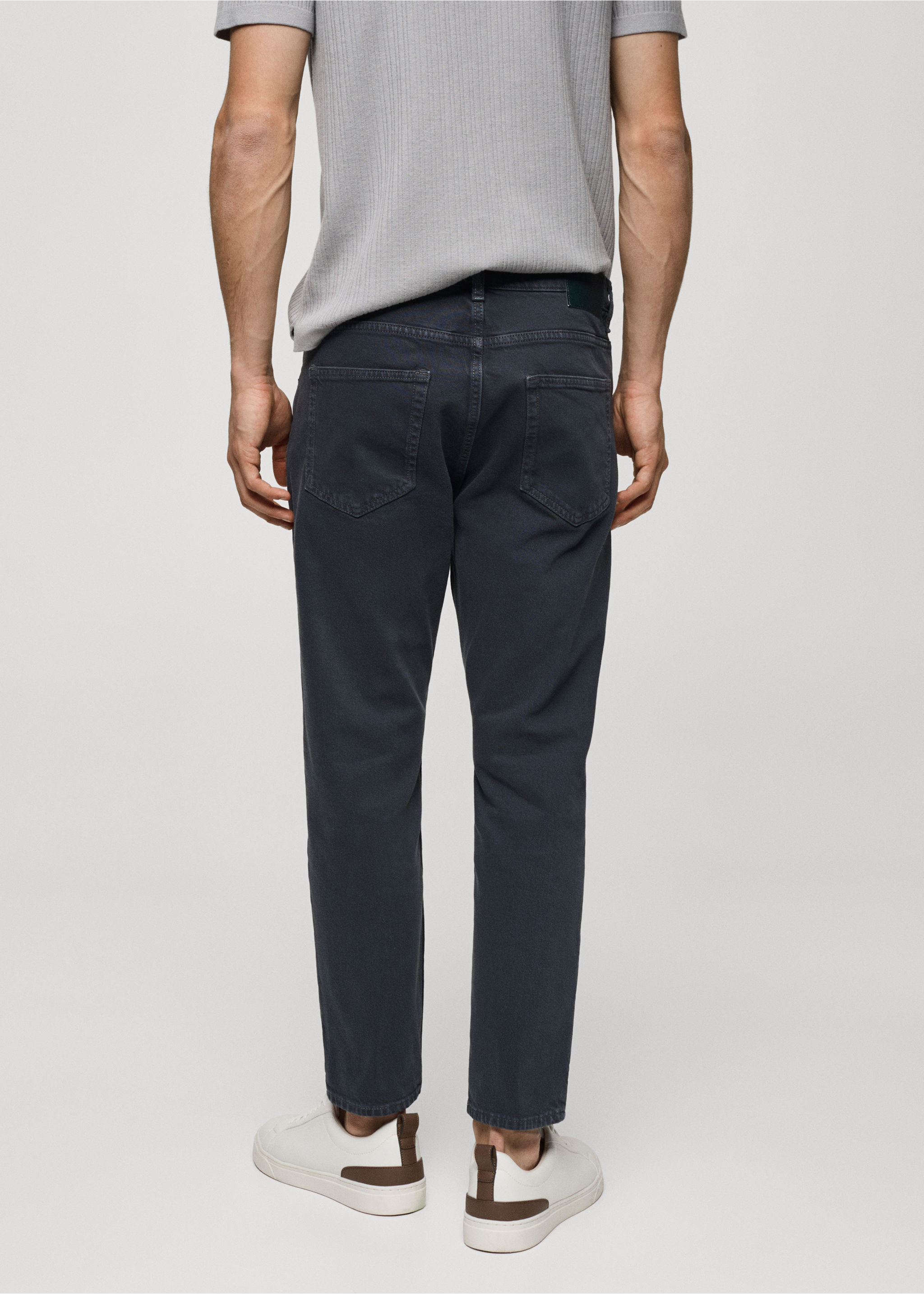 Tapered-Fit-Jeans - Rückseite des Artikels