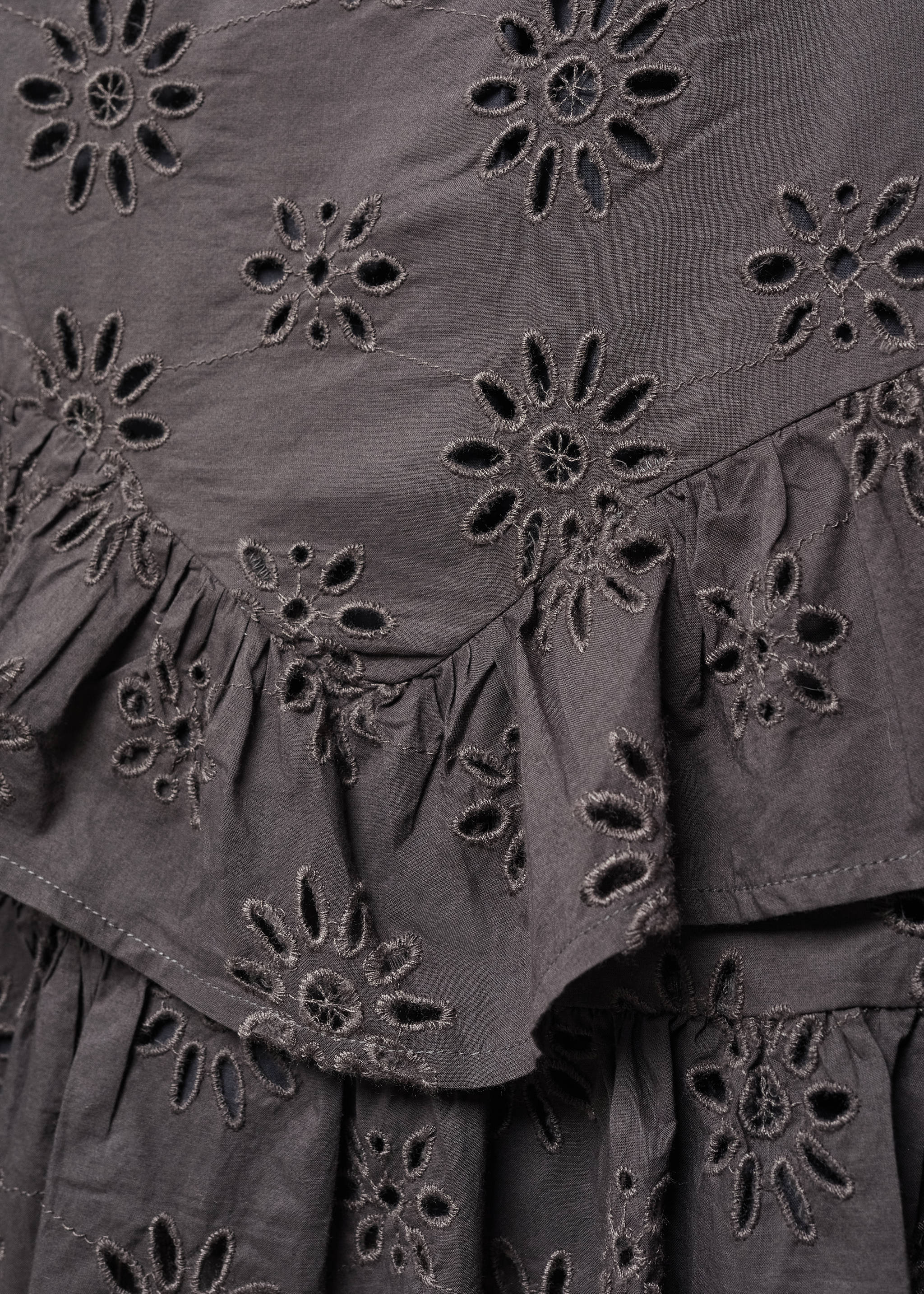 Bestickter Rüschenrock - Detail des Artikels 8