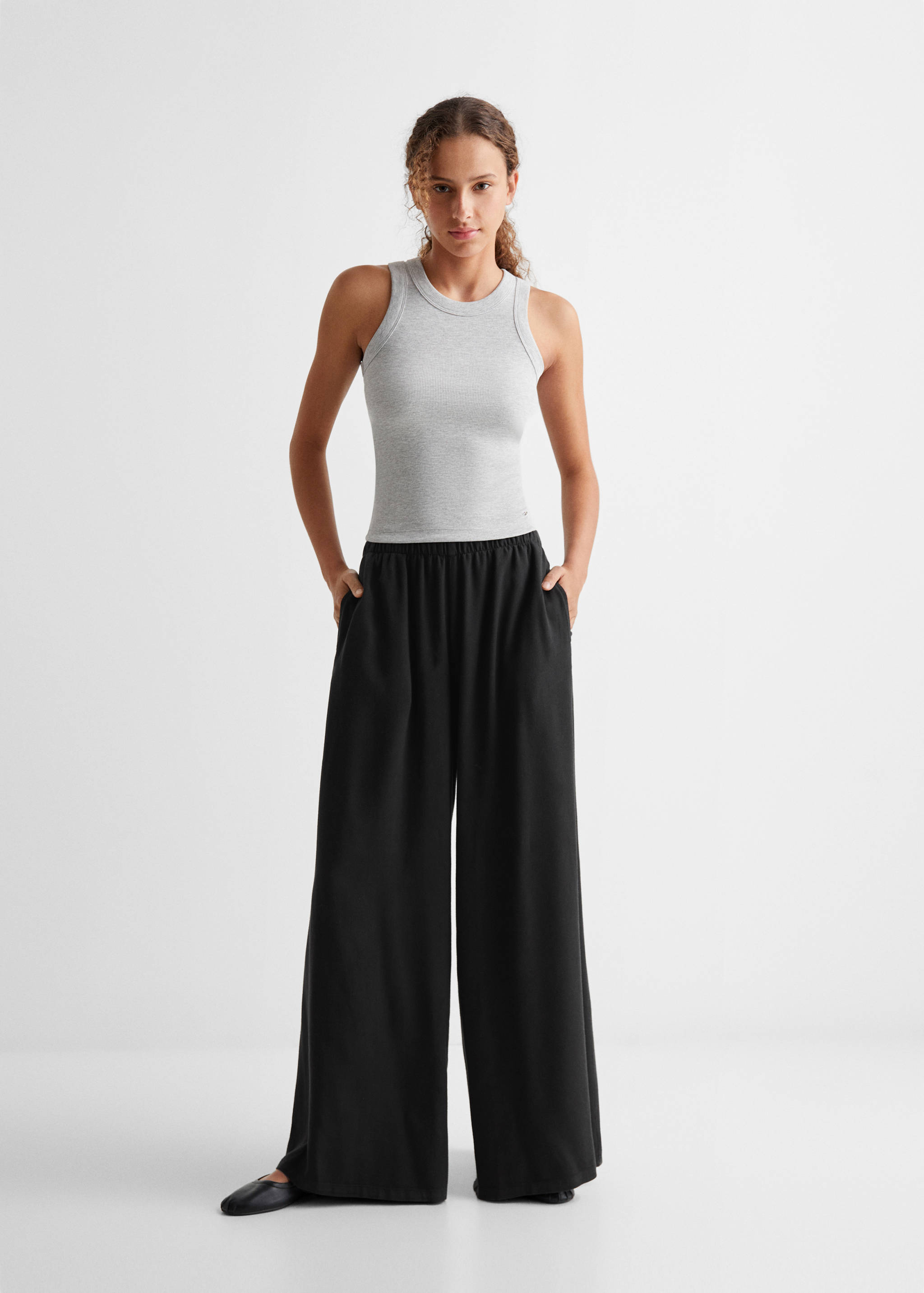 Pantalón palazzo fluido - Plano general
