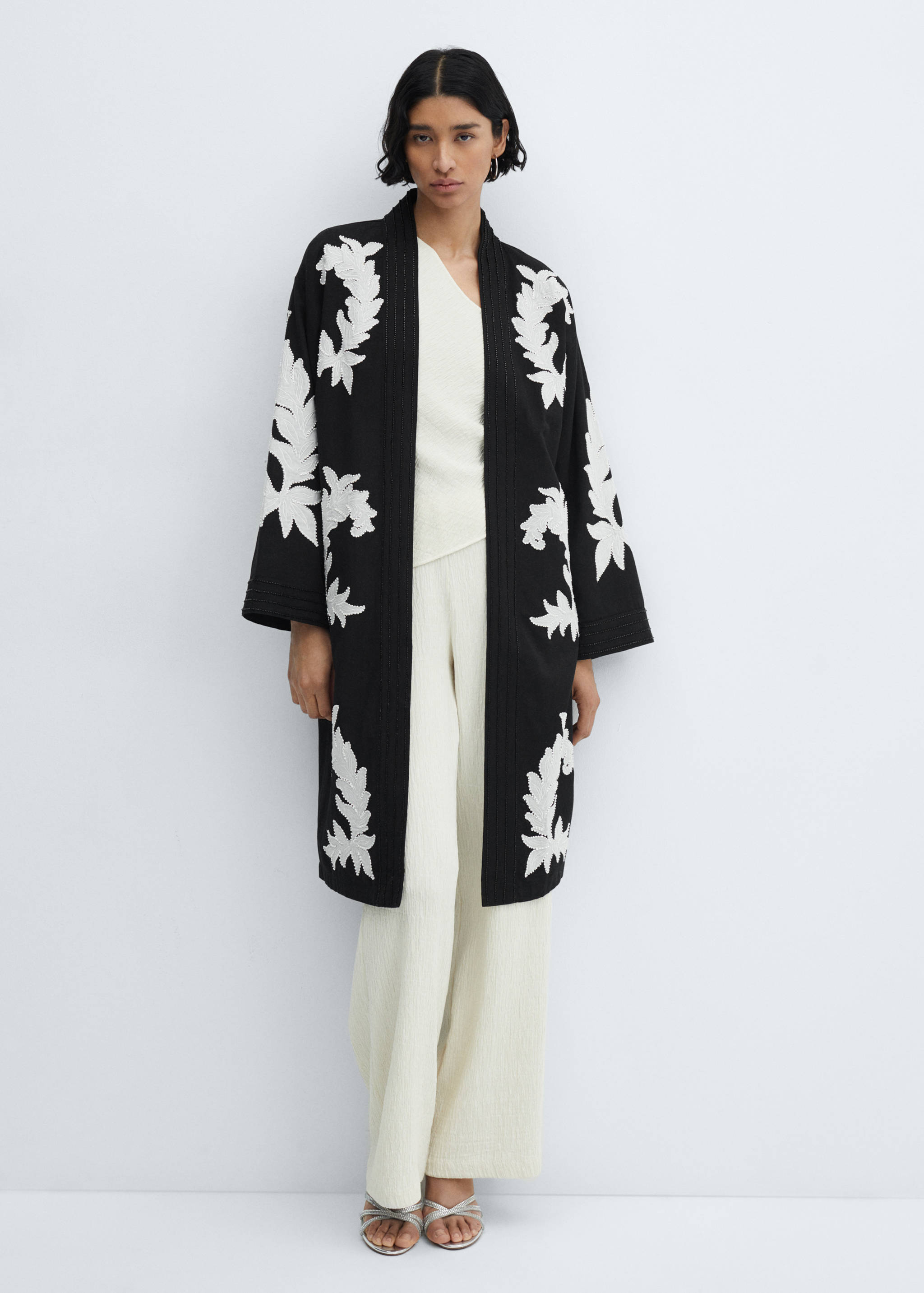 Floral embroidered kaftan - General plane