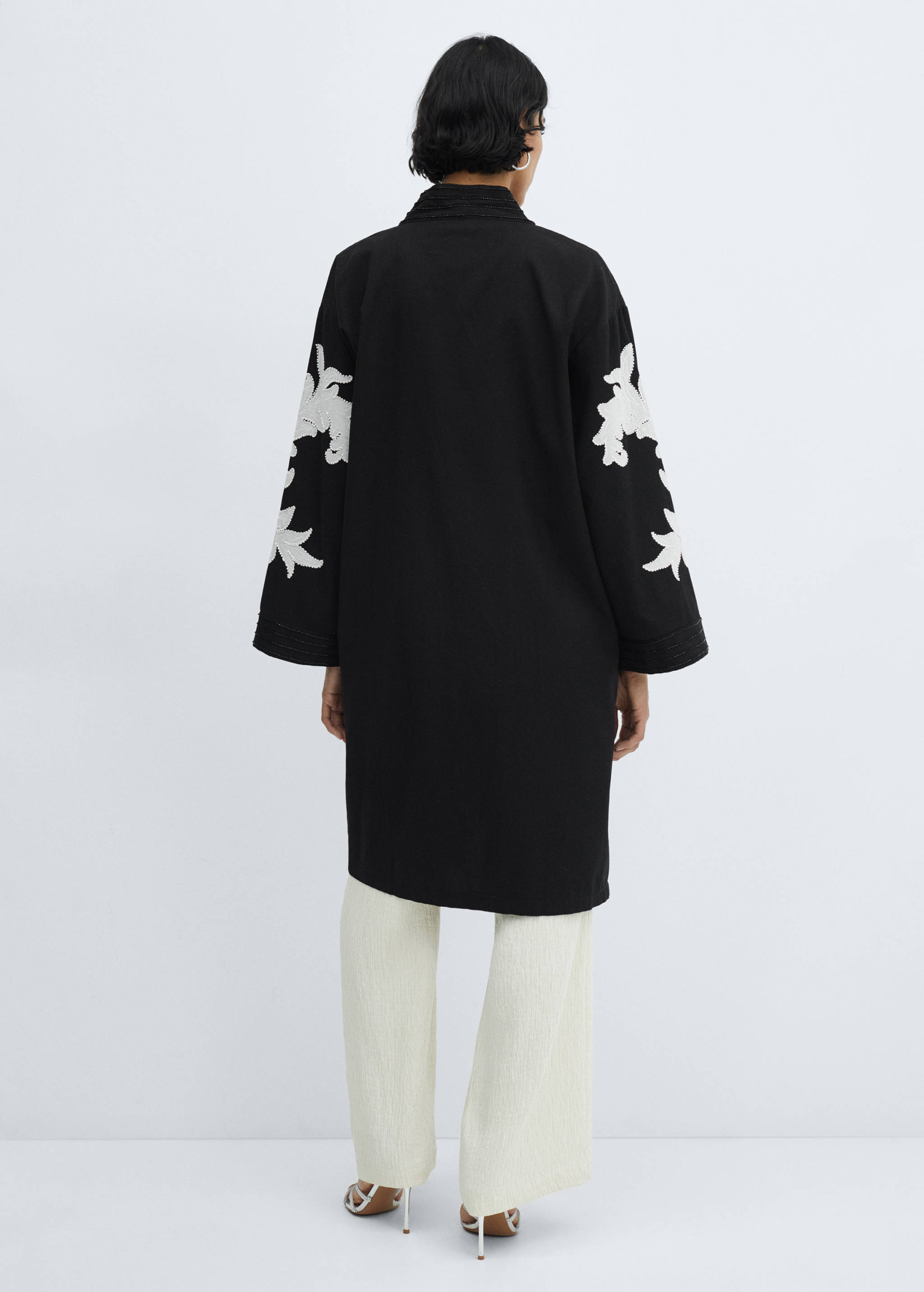 Floral embroidered kaftan - Reverse of the article