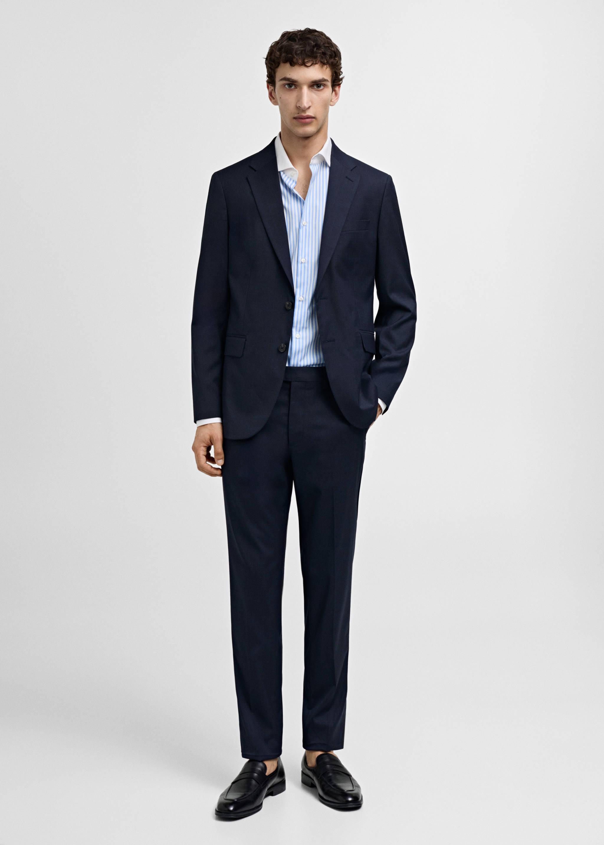 Gestreiftes Slim-Fit-Anzughemd - Allgemeine Ansicht