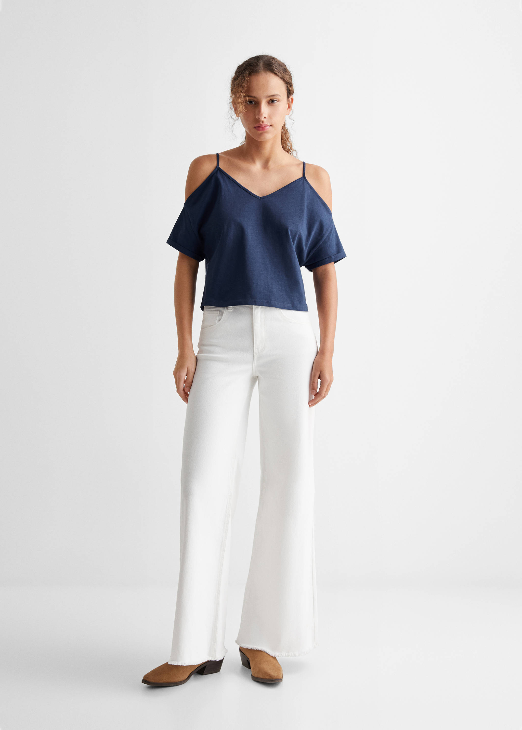 Off shoulders T-shirt - General plane