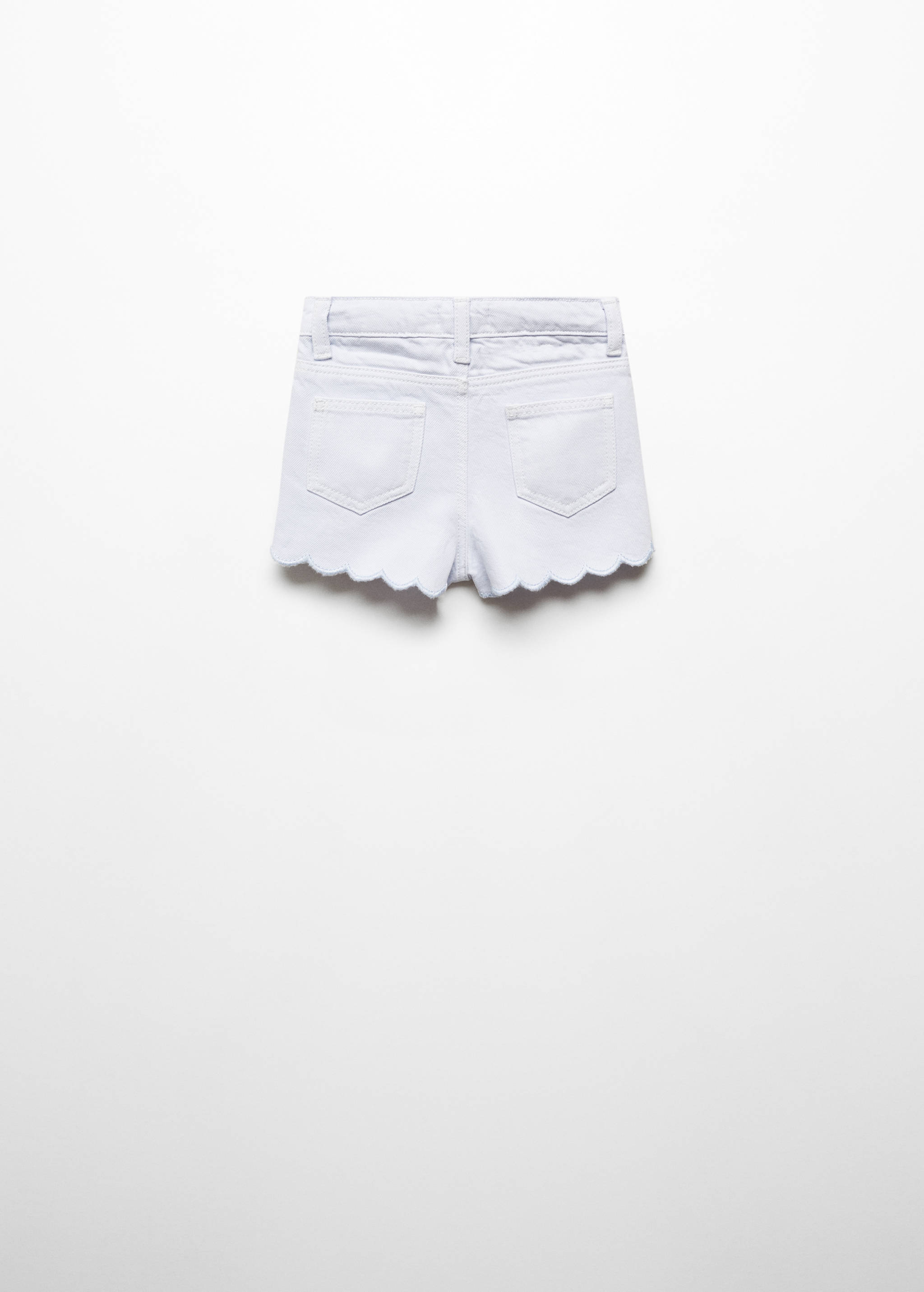 Shorts with wavy hem - Reverse of the article
