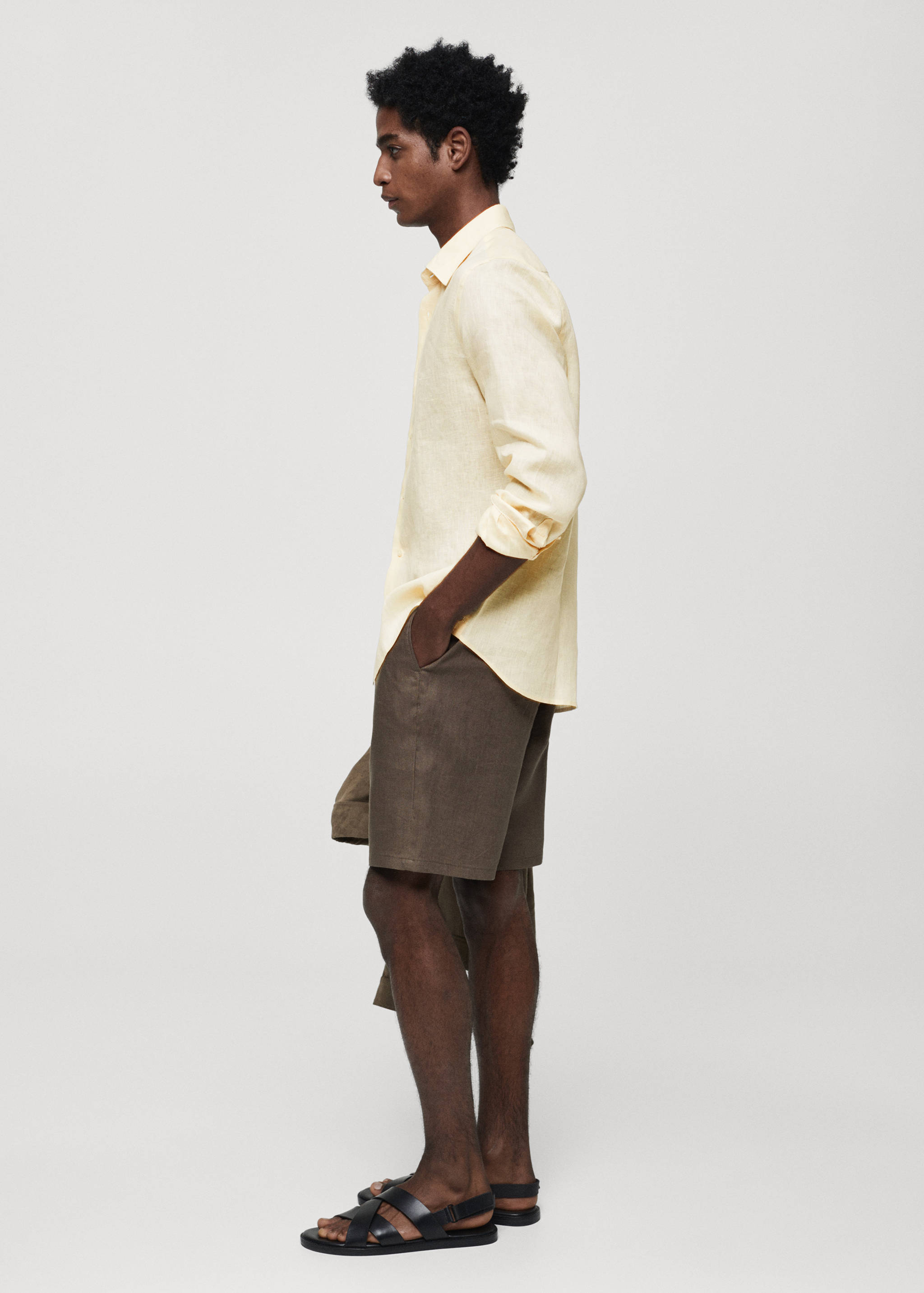 Regular-fit 100% linen shirt - Details of the article 2