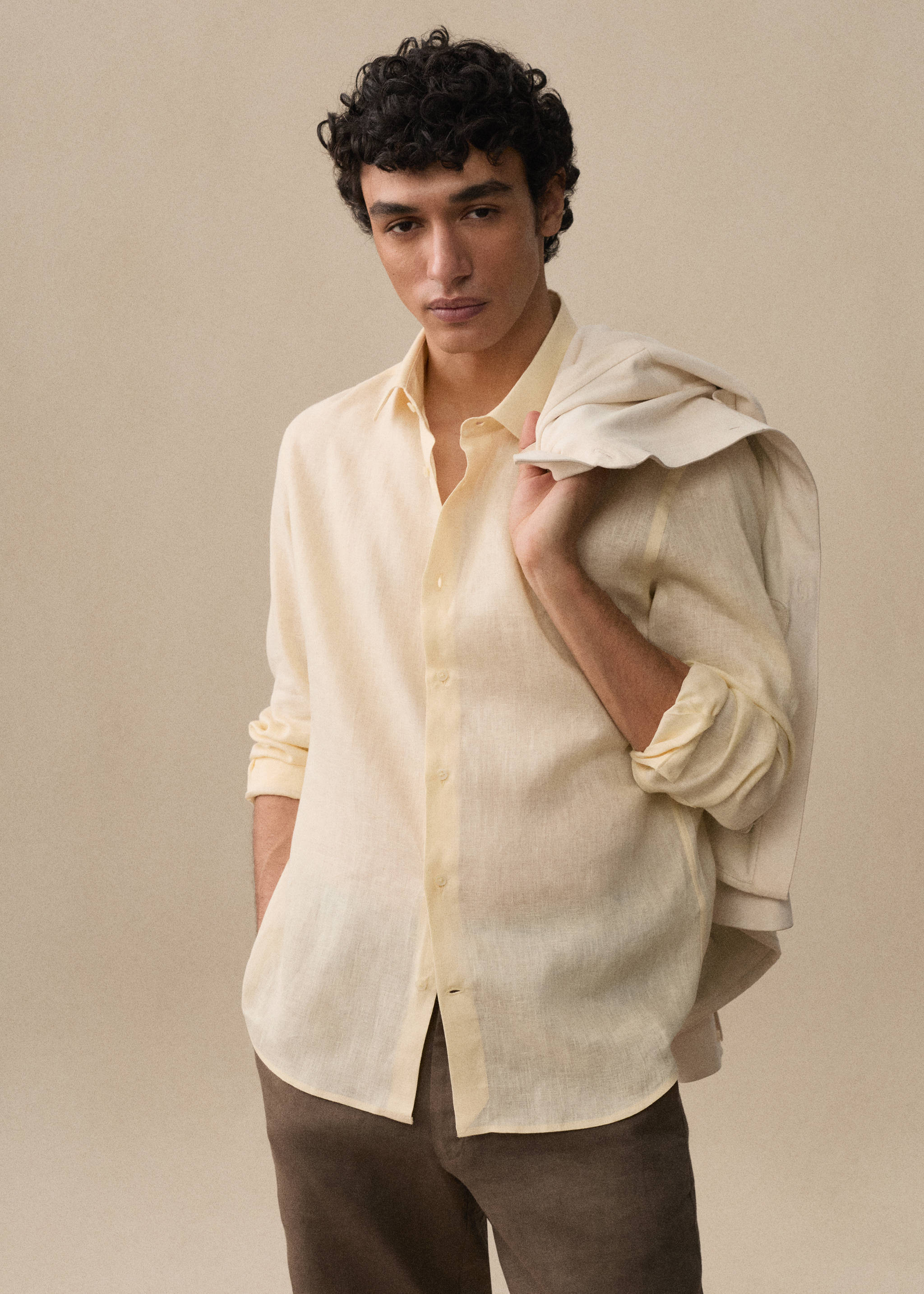 Regular-fit 100% linen shirt - Details of the article 5