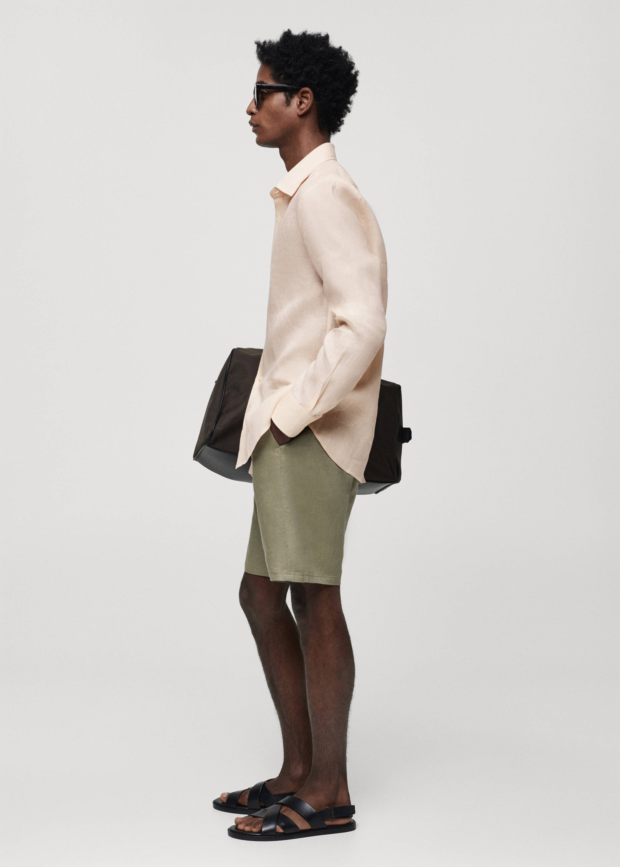 Regular-fit 100% linen shirt - Details of the article 2