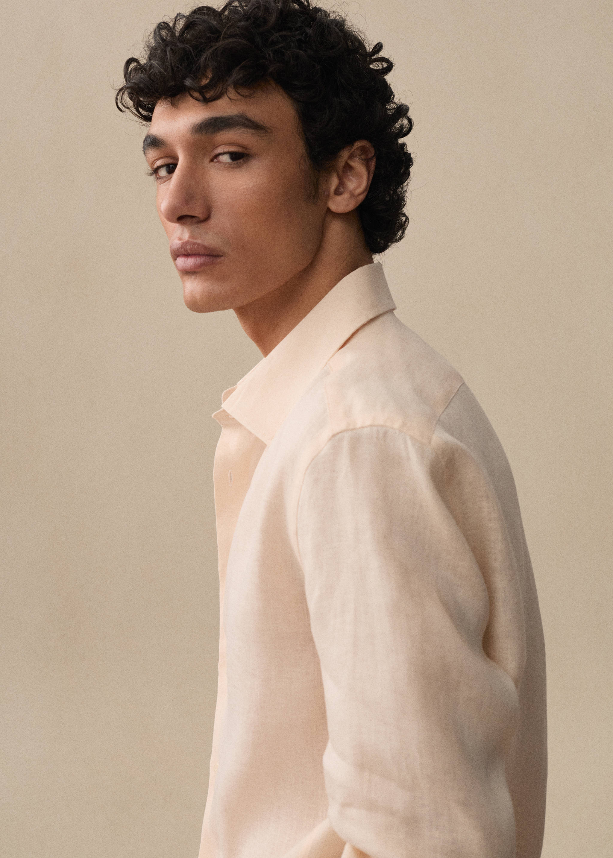 Regular-fit 100% linen shirt - Details of the article 9