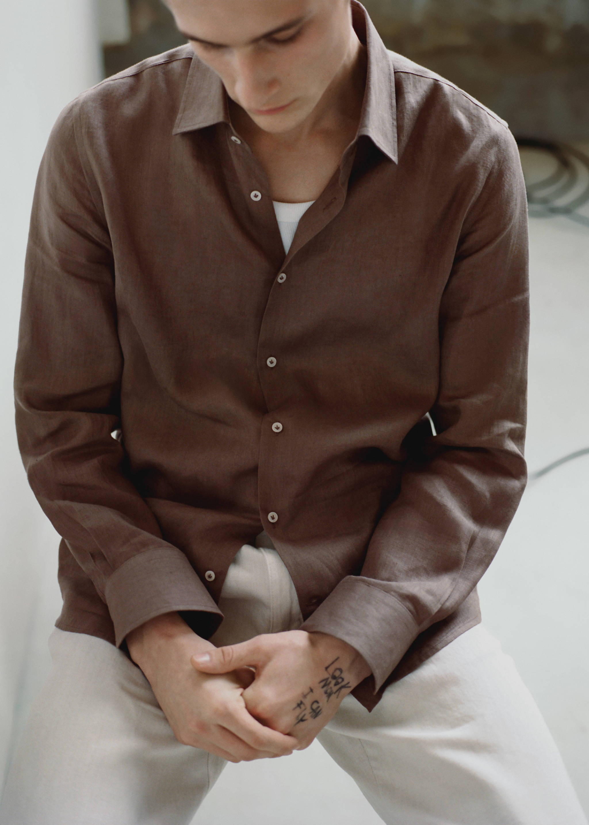 Regular-fit 100% linen shirt - Details of the article 7