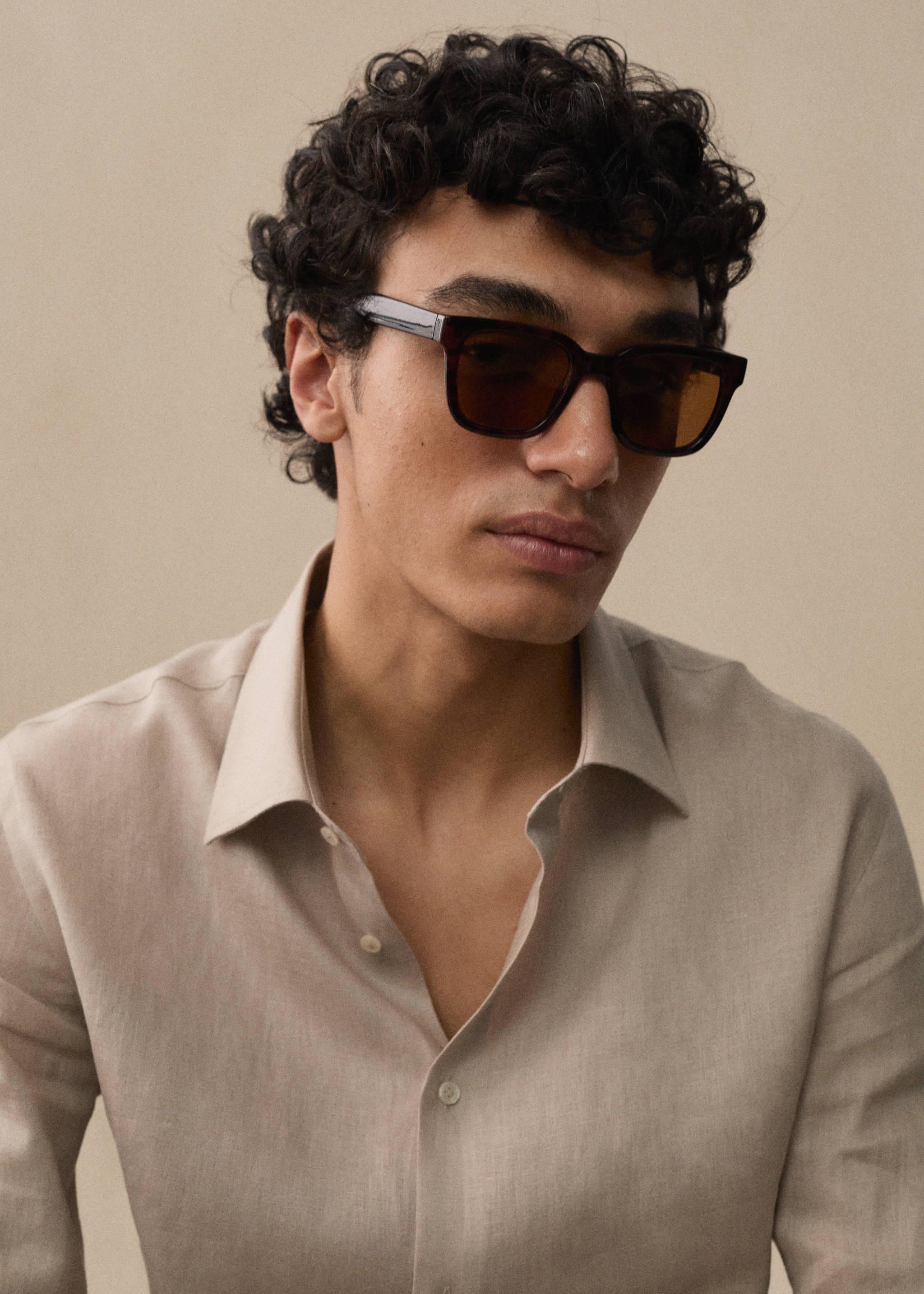 Regular-fit 100% linen shirt - Details of the article 5