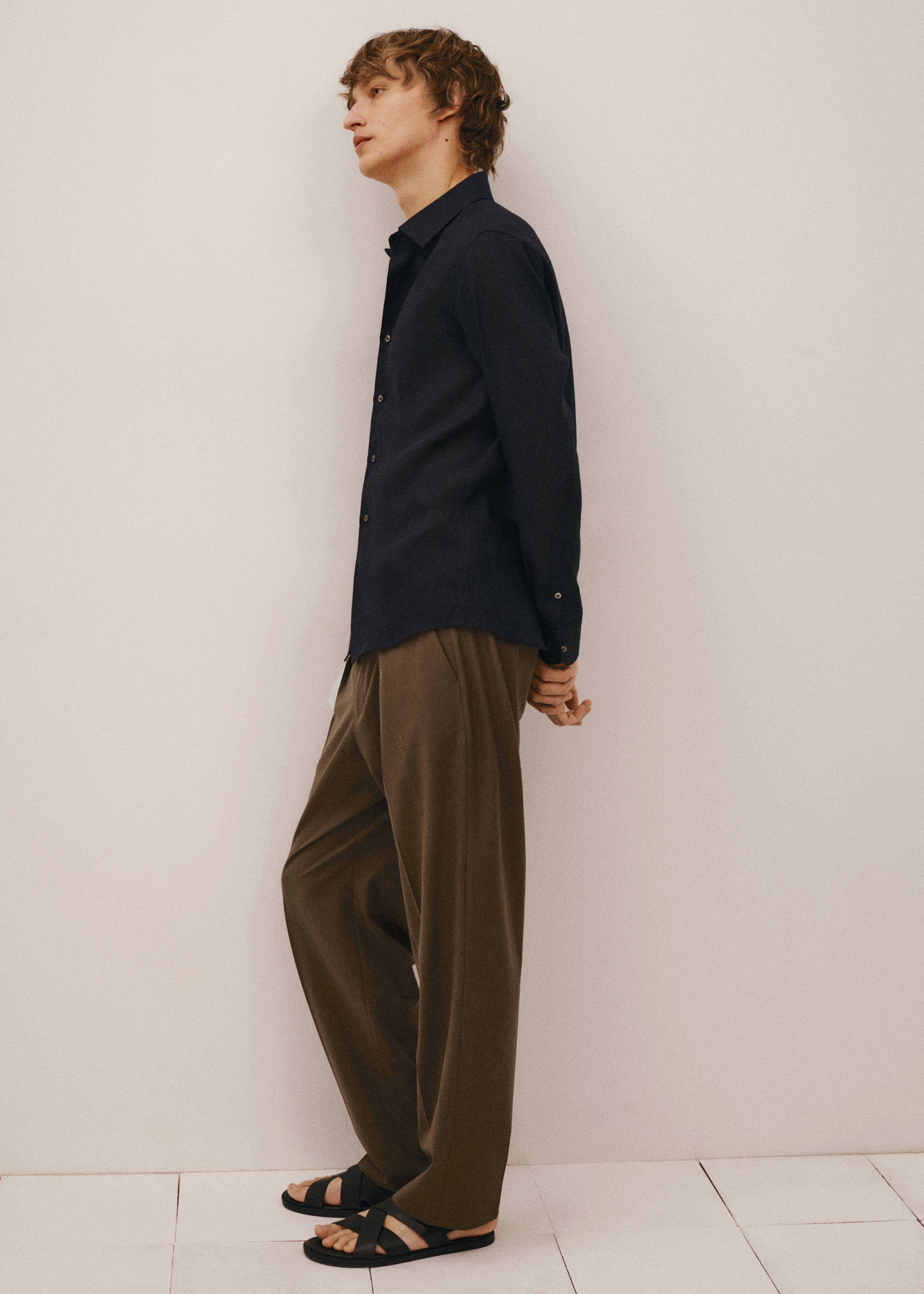 Regular-fit 100% linen shirt - Details of the article 3