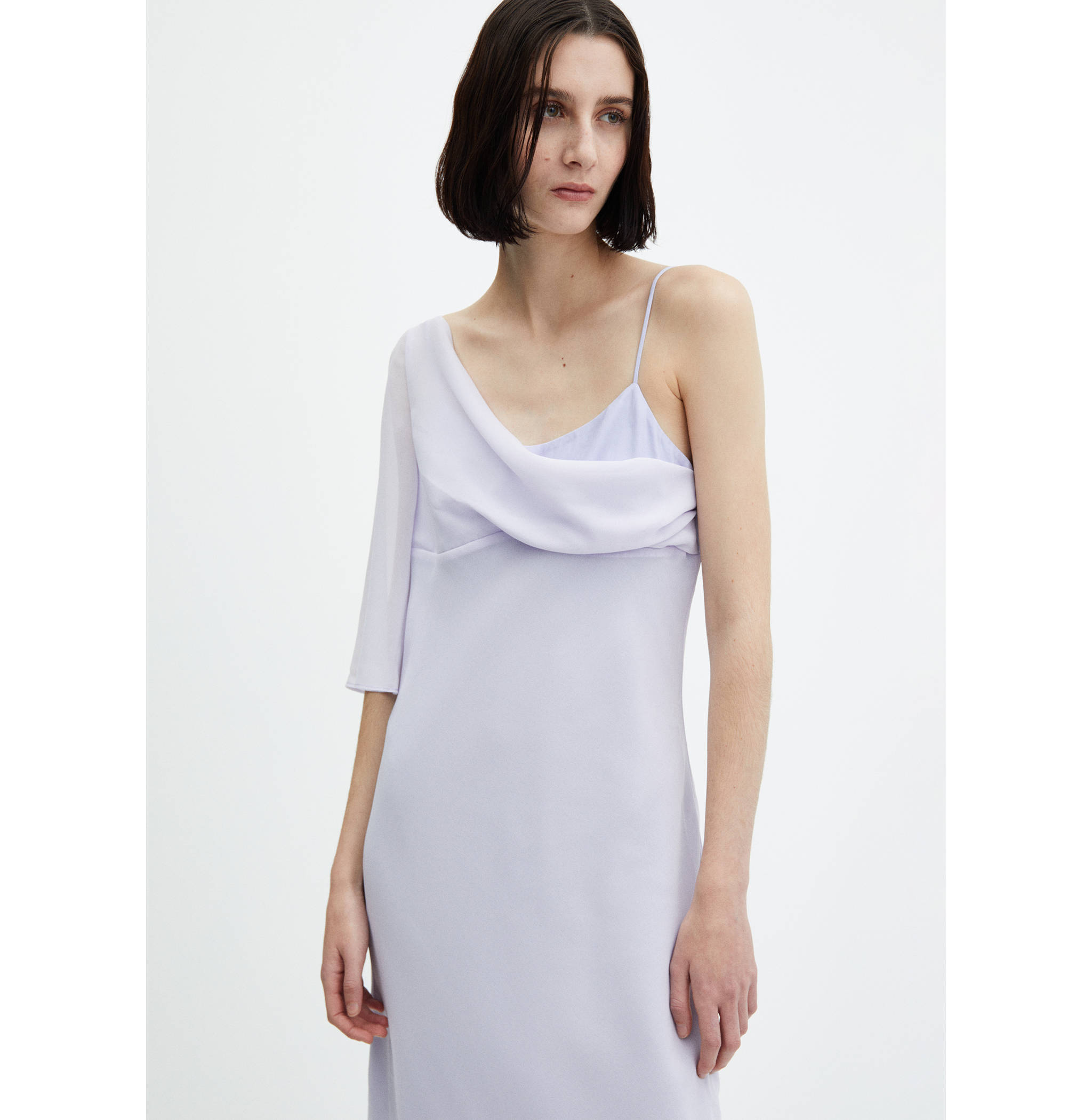 Vestito asimmetrico maniche scampanate - Piano medio