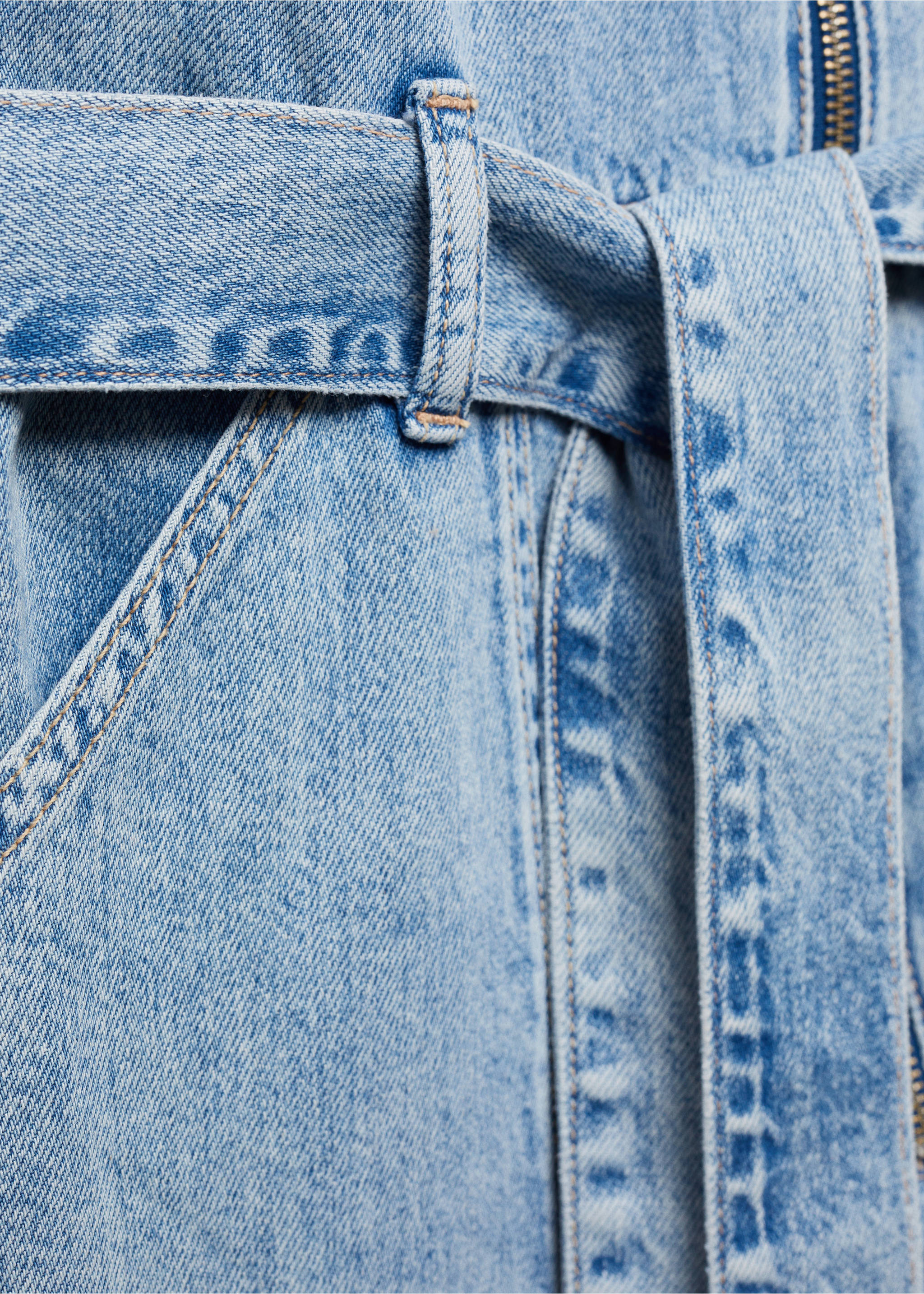 Short-sleeved denim jumpsuit - Details of the article 8, Light Blue. Ref: 67096327-00.