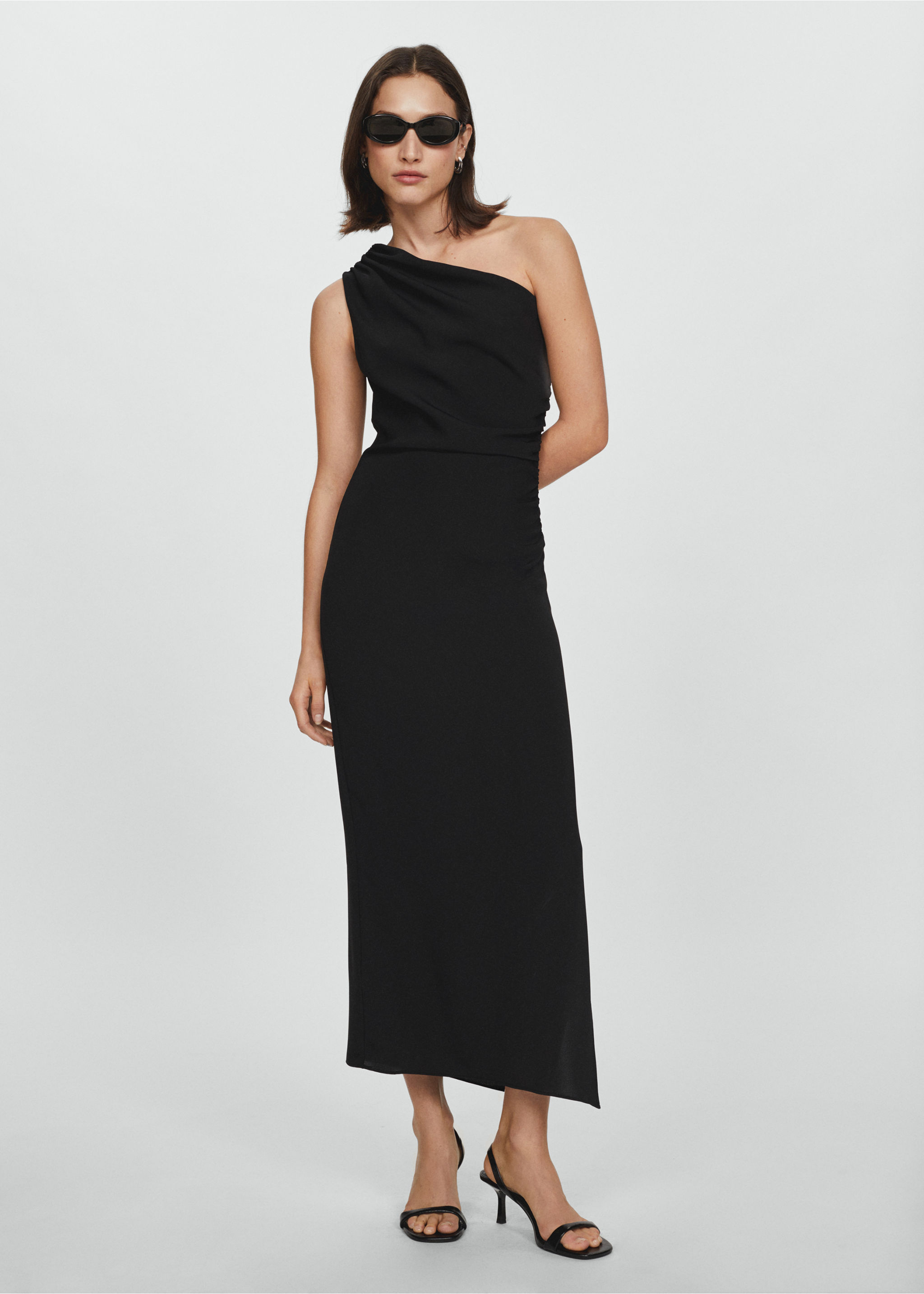 Robe asymétrique ouverture latérale - Plan général