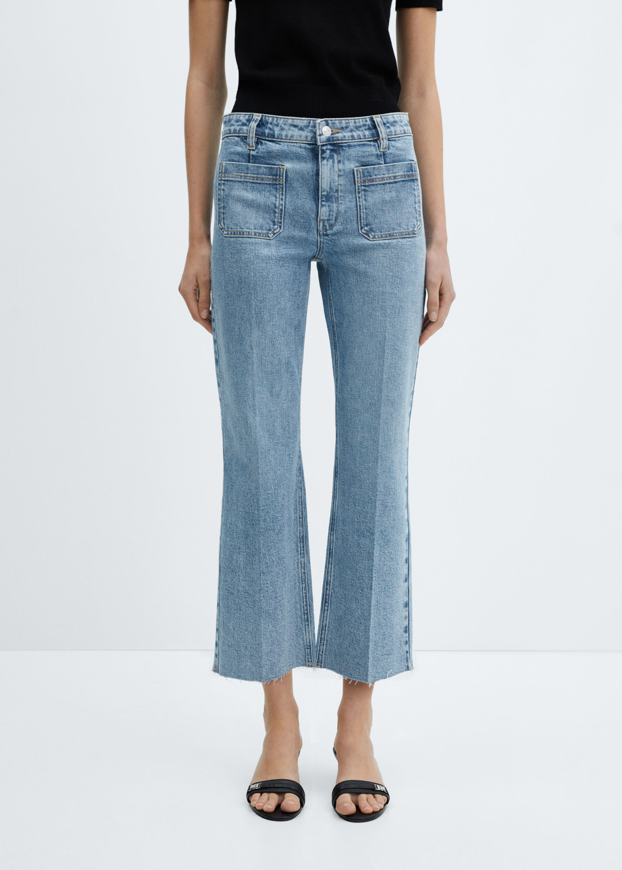 Flared-Jeans mit Taschen in Cropped-Länge - Mittlere Ansicht