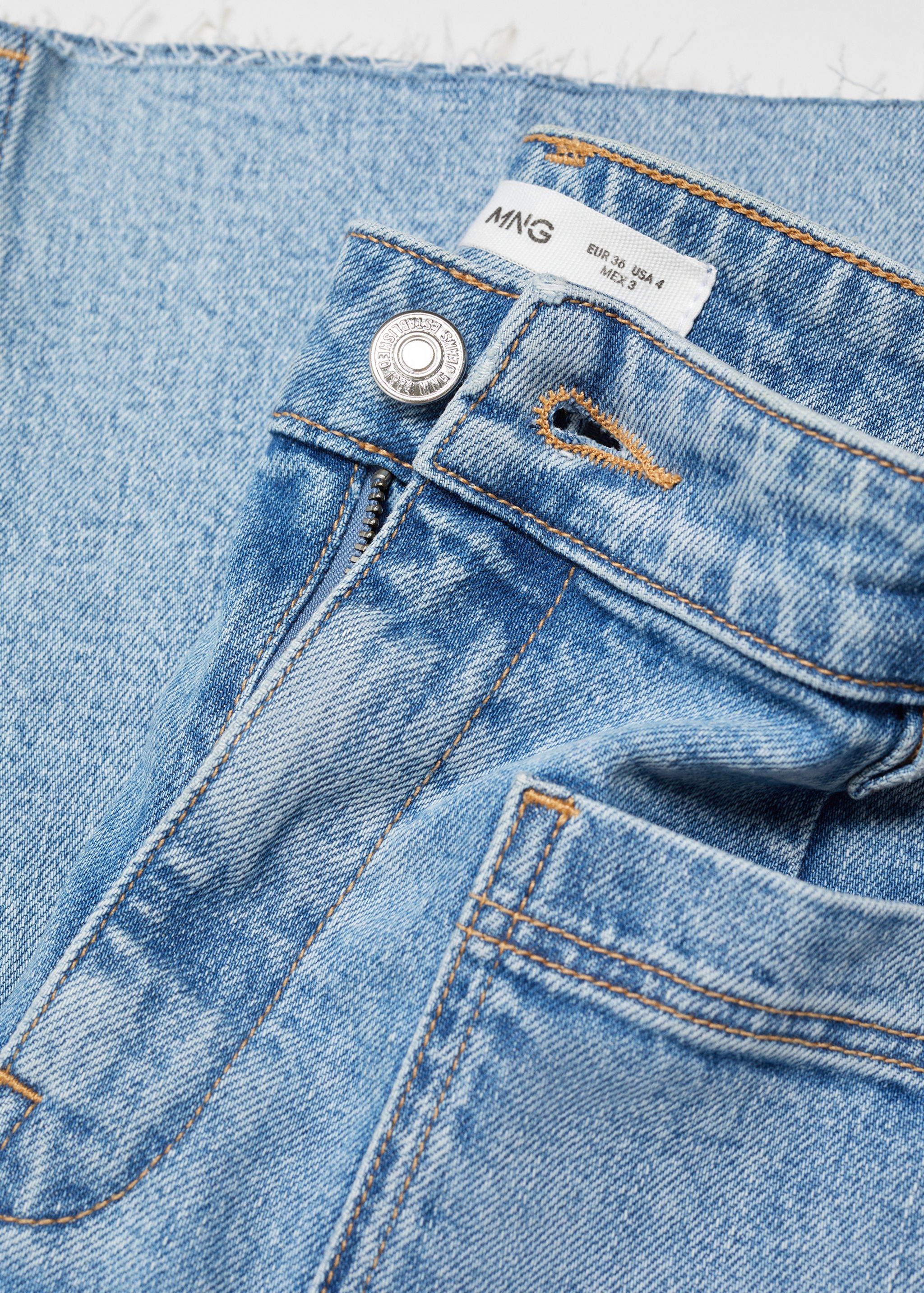 Flared-Jeans mit Taschen in Cropped-Länge - Detail des Artikels 8