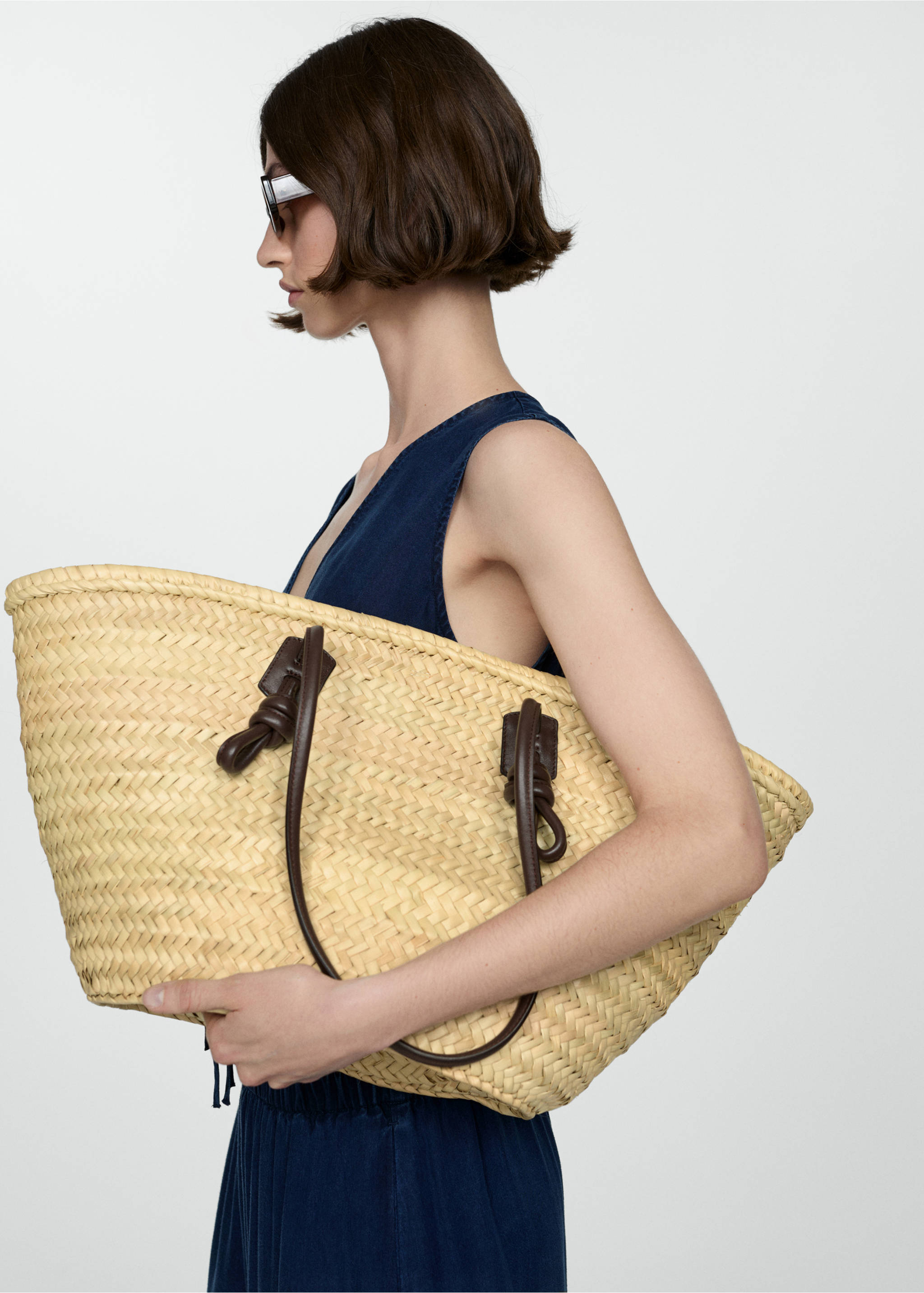 Leather basket bag - General plane, Chocolate. Ref: 67097130-00.