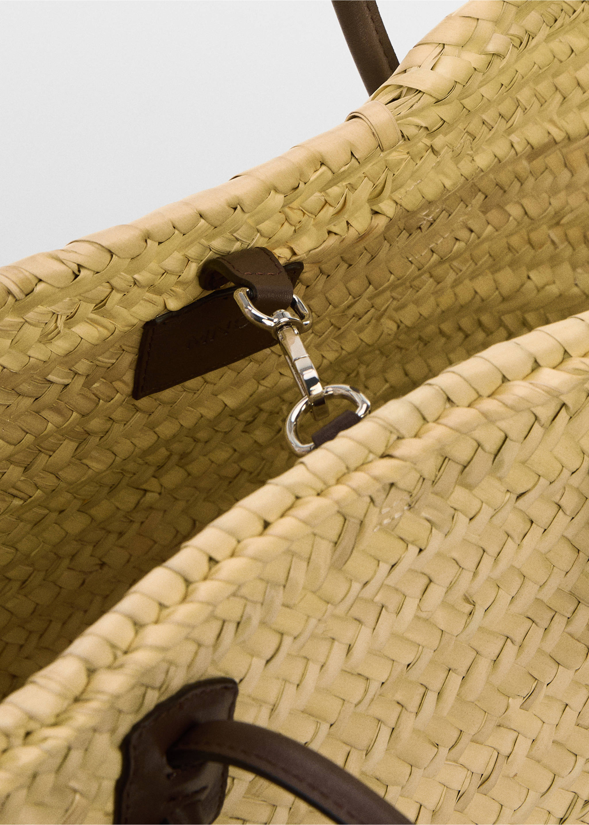 Leather basket bag - Details of the article 2, Chocolate. Ref: 67097130-00.