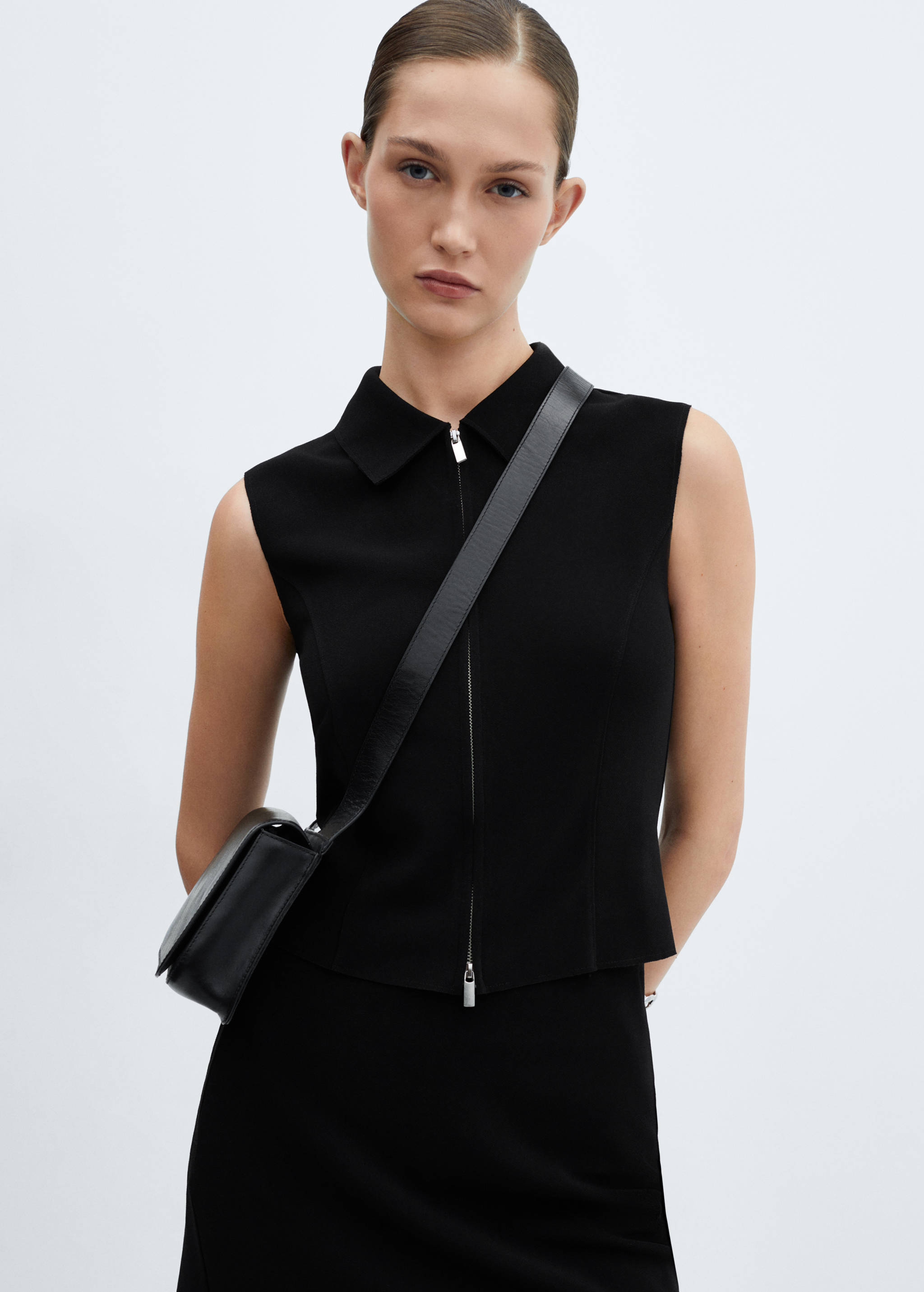 Top crop cremallera - Plano medio