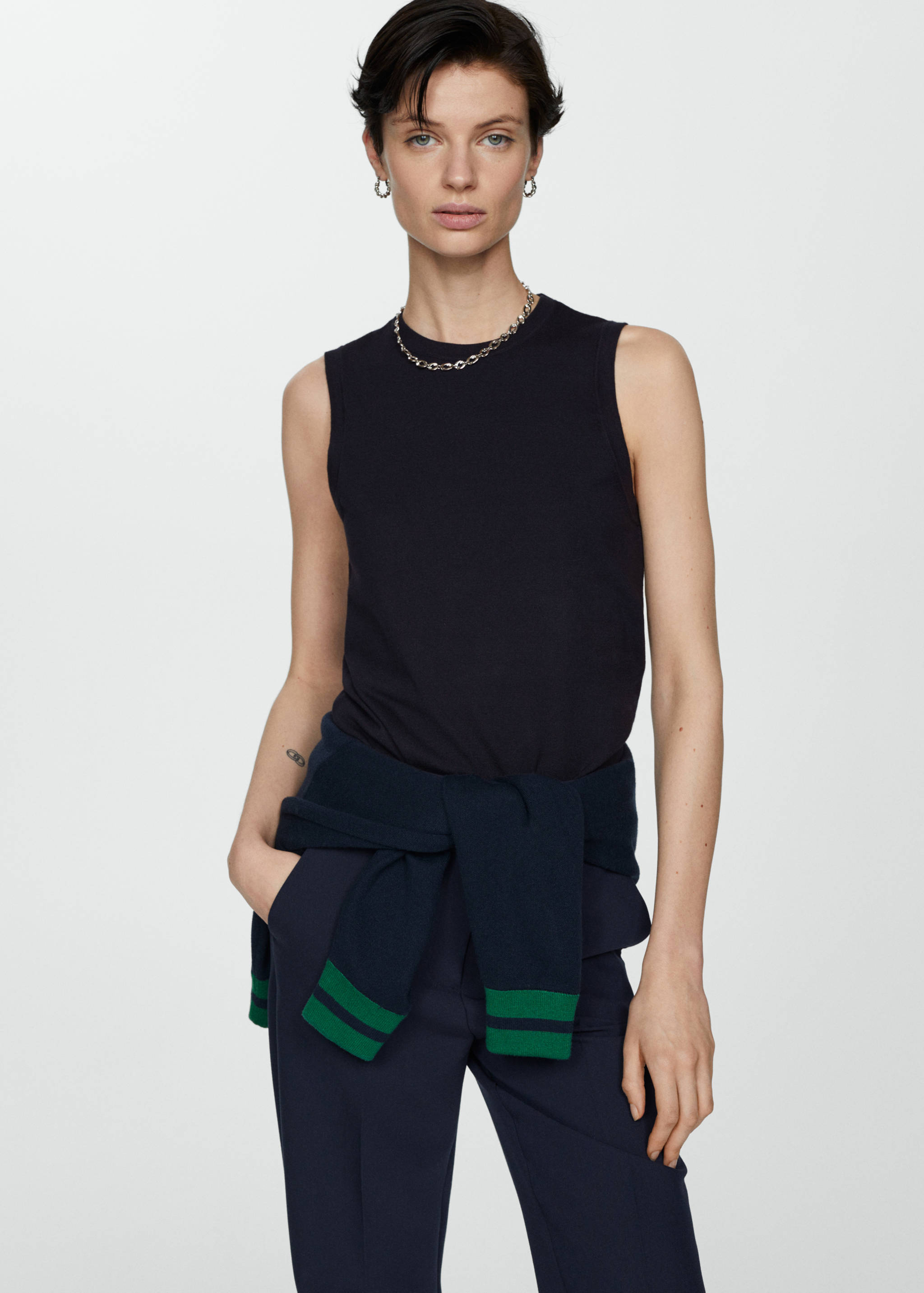 Stricktop mit breiten Trägern - Mittlere Ansicht