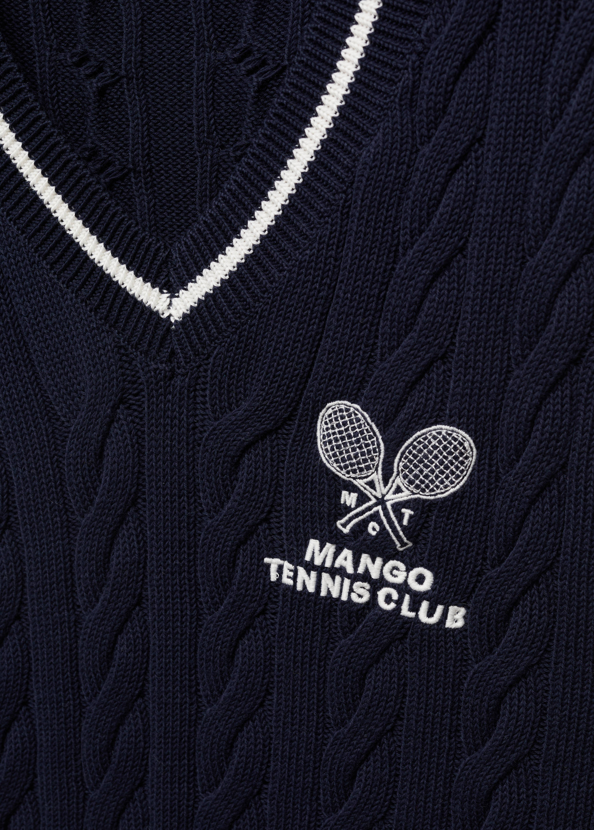 Braided gilet with contrast detail - Details of the article 8