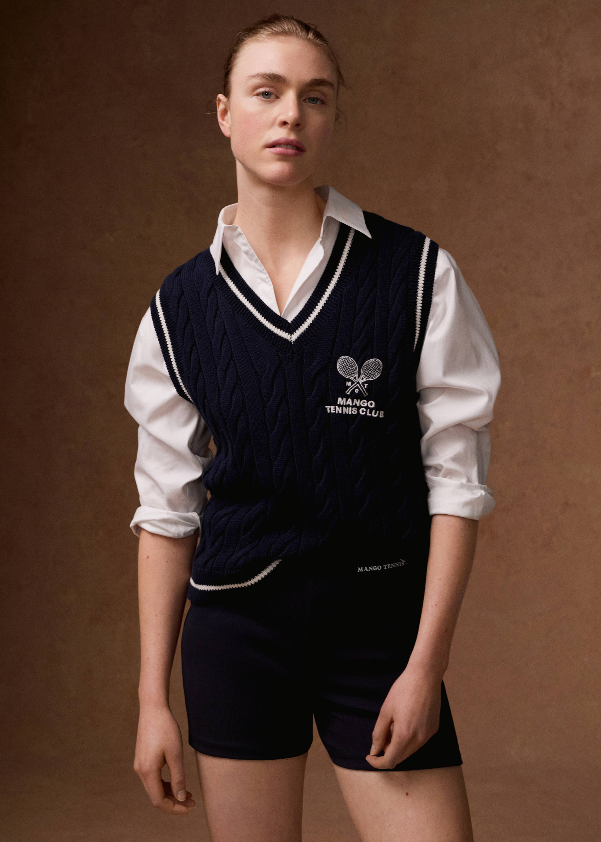 Braided gilet with contrast detail - Details of the article 5