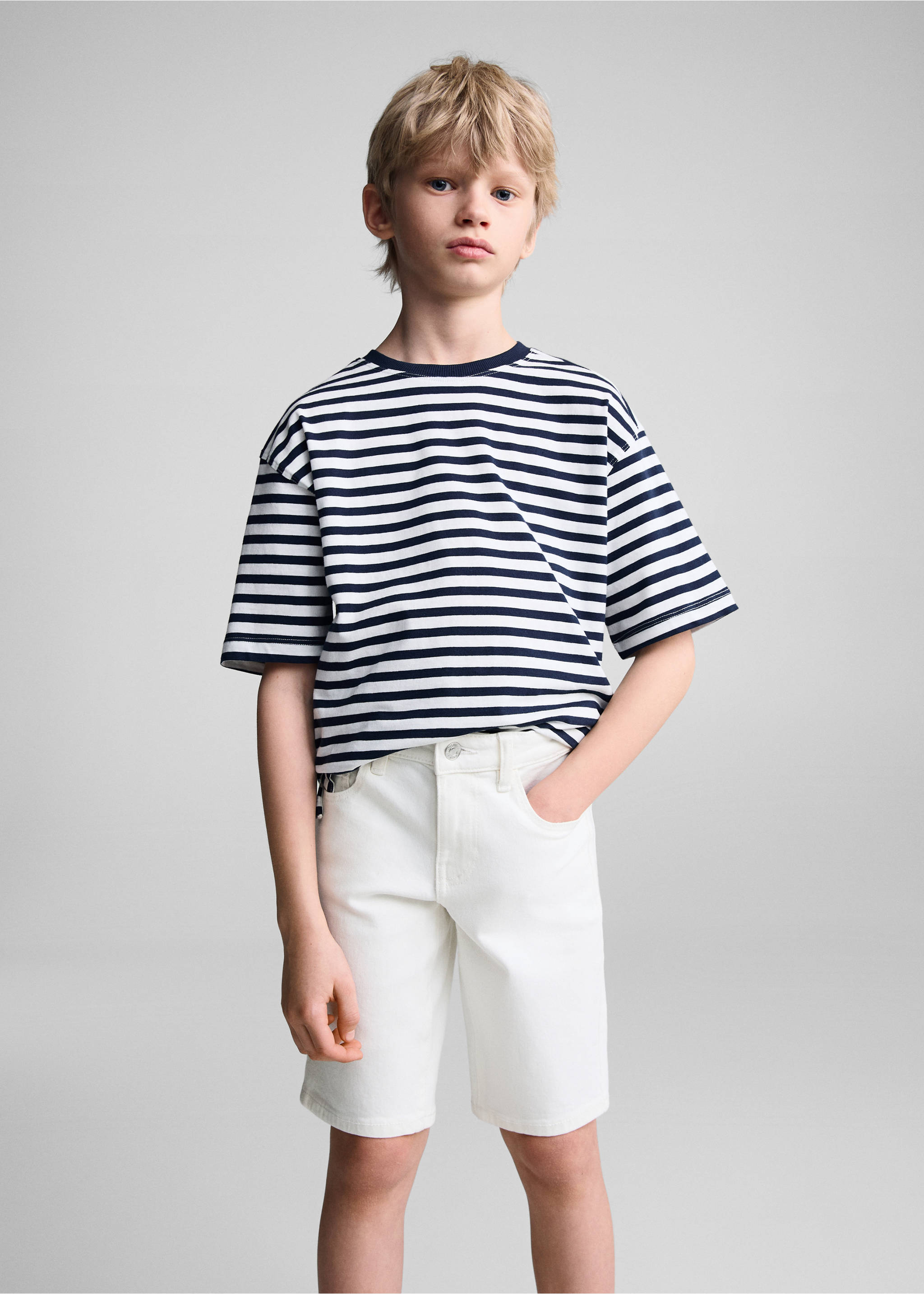 Slim-fit denim bermuda shorts - Medium plane, White. Ref: 67097691-00.