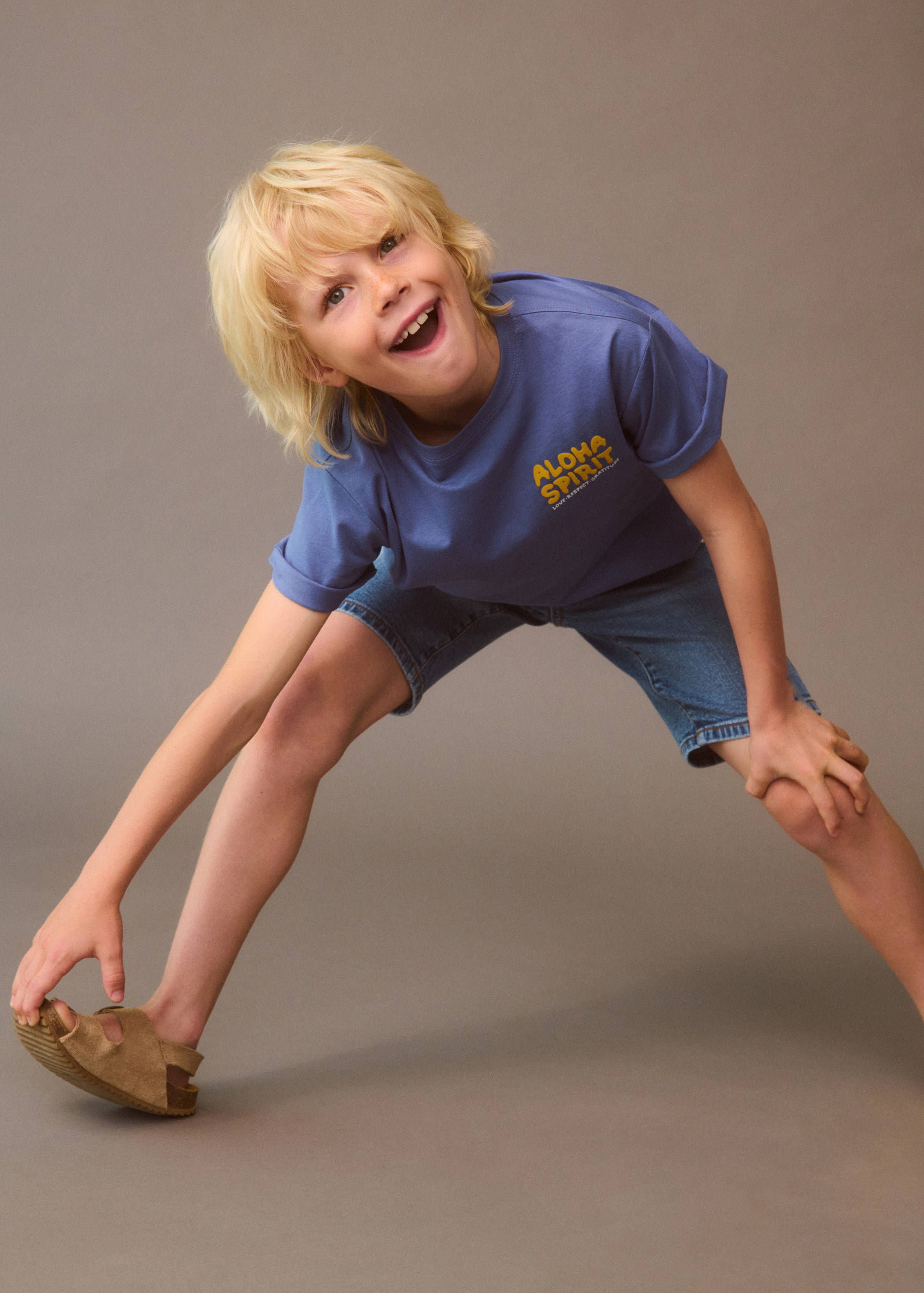 Slim-fit denim bermuda shorts - Details of the article 5